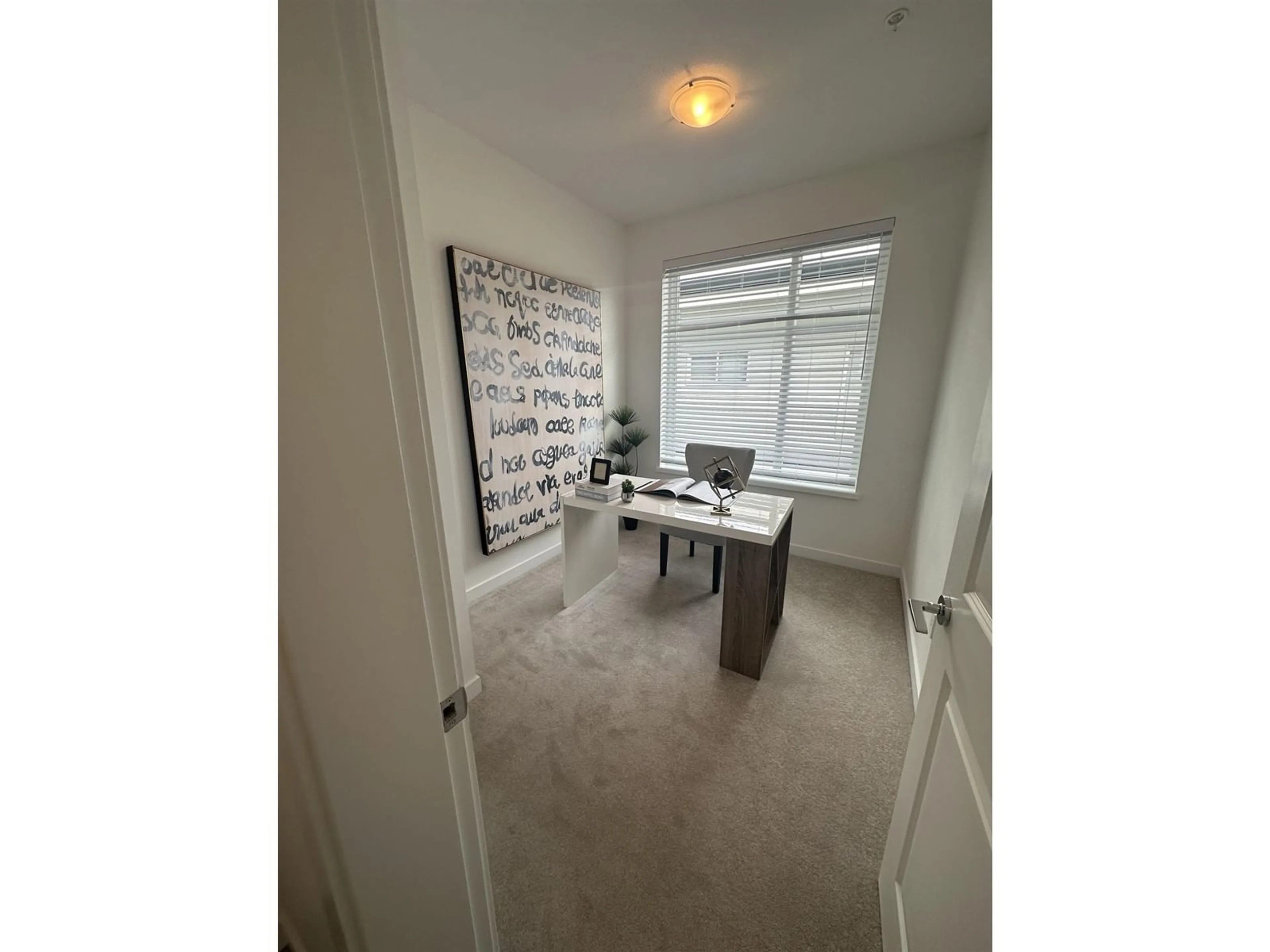 A pic of a room, carpet floors for 513 15825 85 AVENUE, Surrey British Columbia V4N6W9