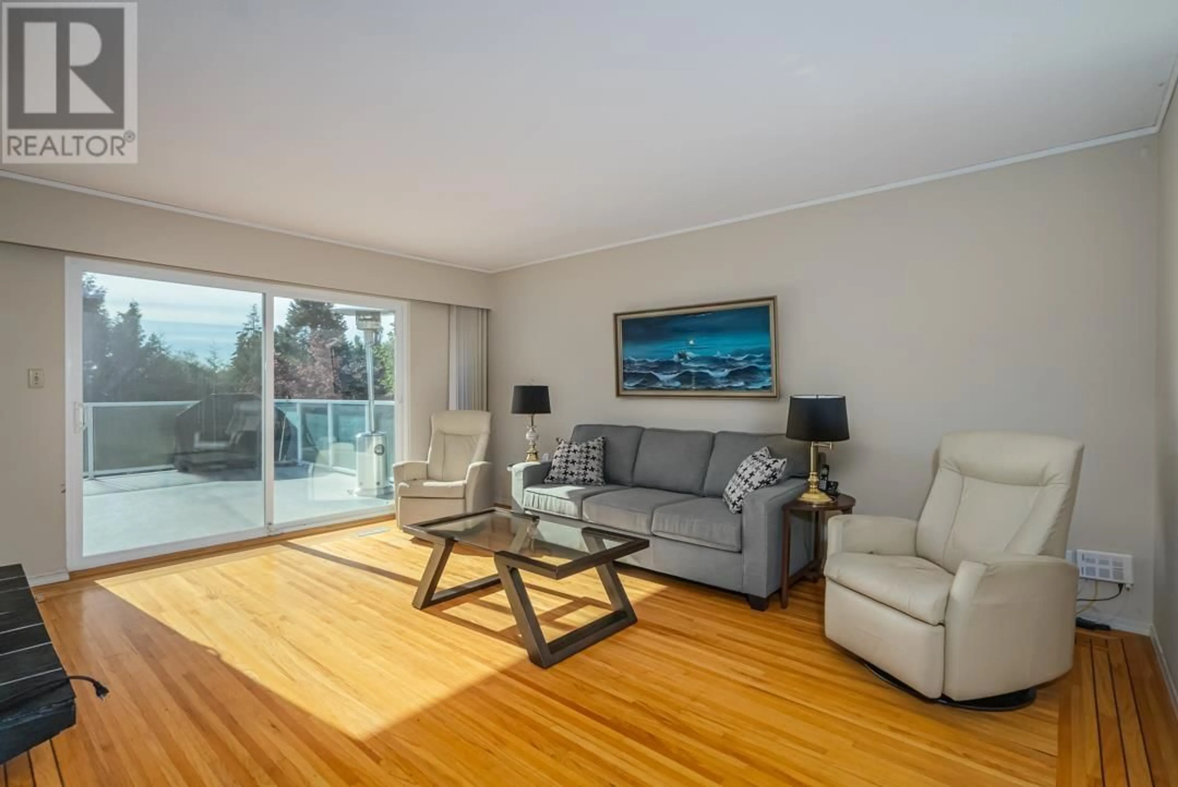 Living room, wood floors for 1069 SHAVINGTON STREET, North Vancouver British Columbia V7L1K7