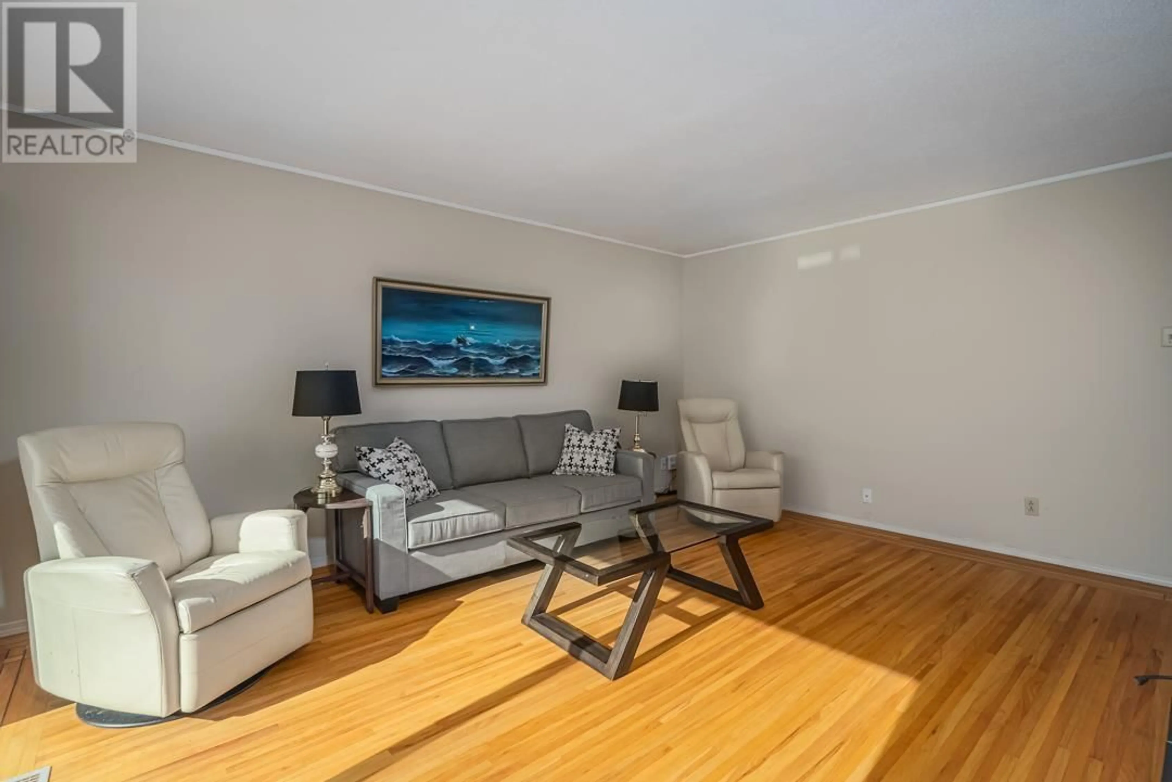 Living room, wood floors for 1069 SHAVINGTON STREET, North Vancouver British Columbia V7L1K7