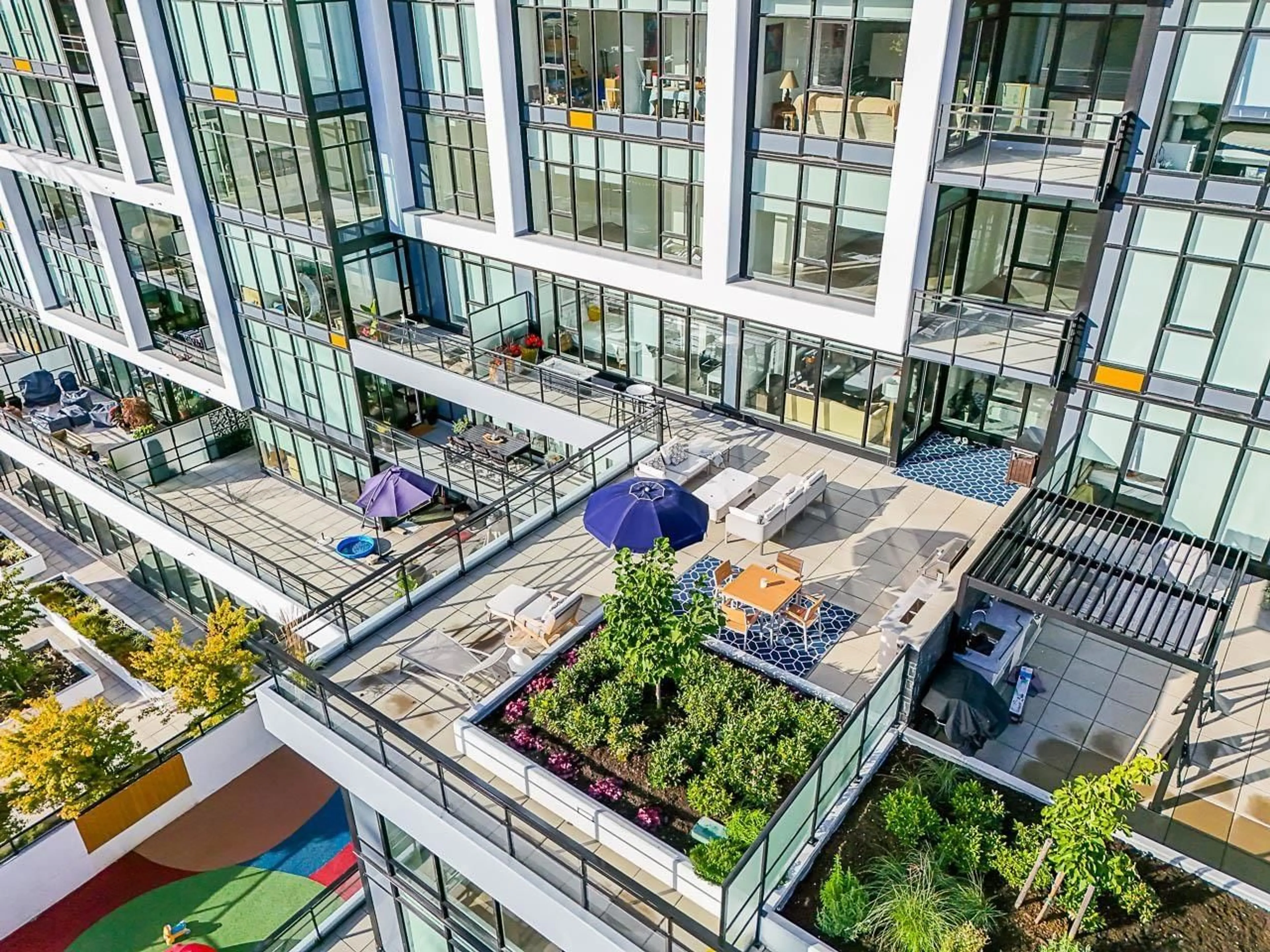 Indoor lobby, ceramic floors for 518 1526 FINLAY STREET, White Rock British Columbia V4B4L9