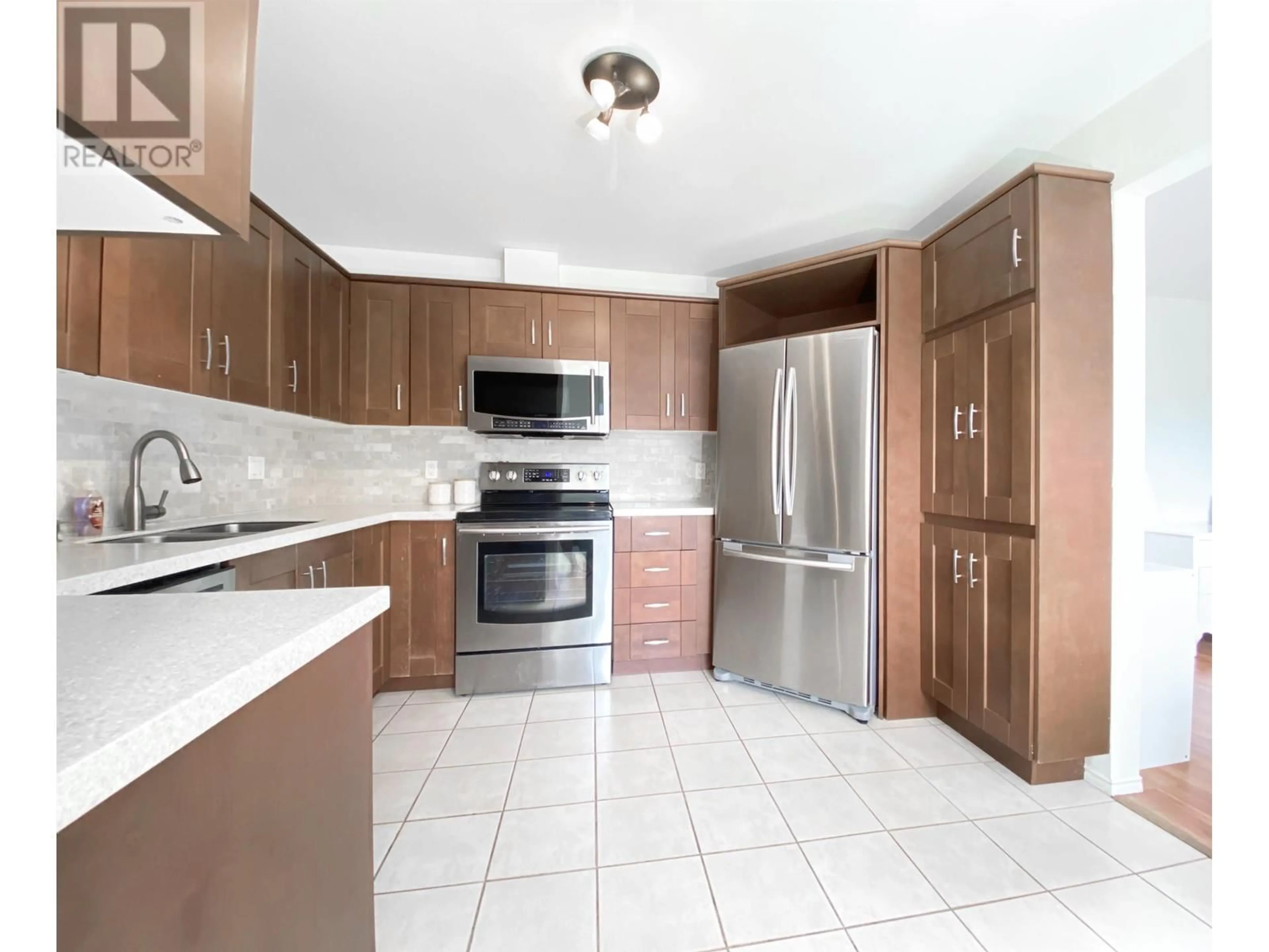 Standard kitchen, wood floors, cottage for 305 1085 W 17TH STREET, North Vancouver British Columbia V7P3R3