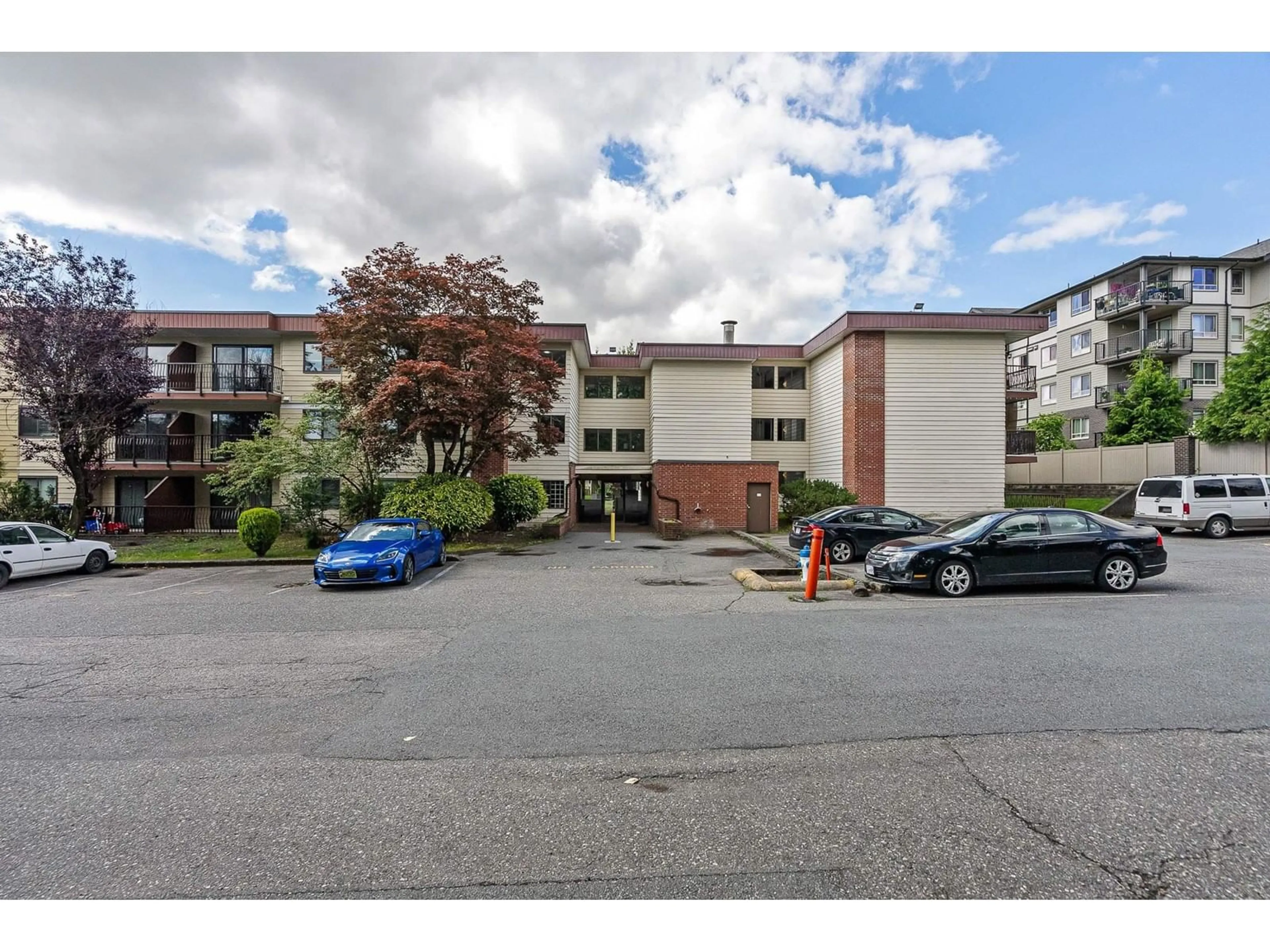 A pic from exterior of the house or condo, the front or back of building for 402 1909 SALTON ROAD, Abbotsford British Columbia V2S5B6