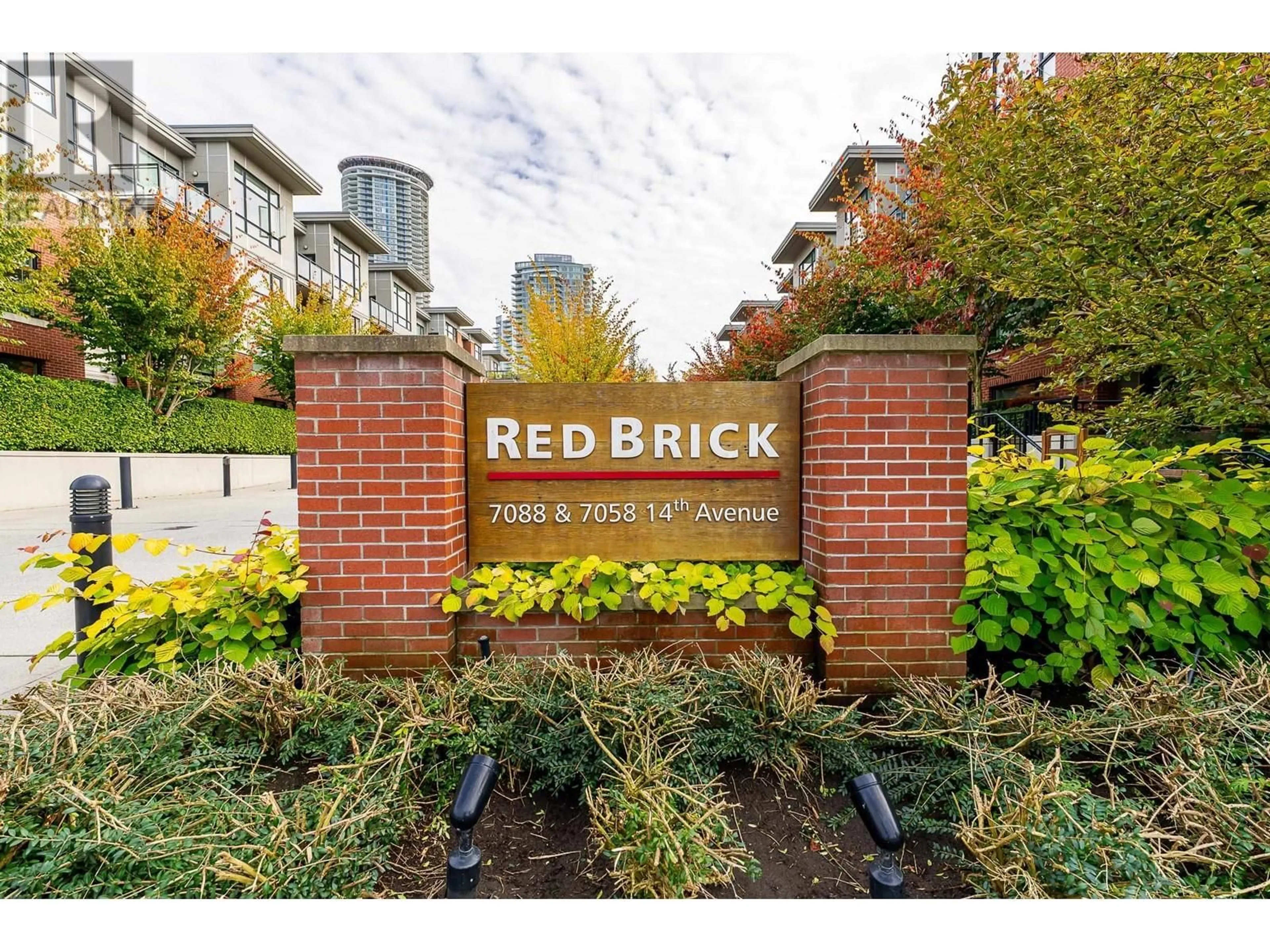 A pic from exterior of the house or condo, the front or back of building for 115 7058 14TH AVENUE, Burnaby British Columbia V3N1Z2