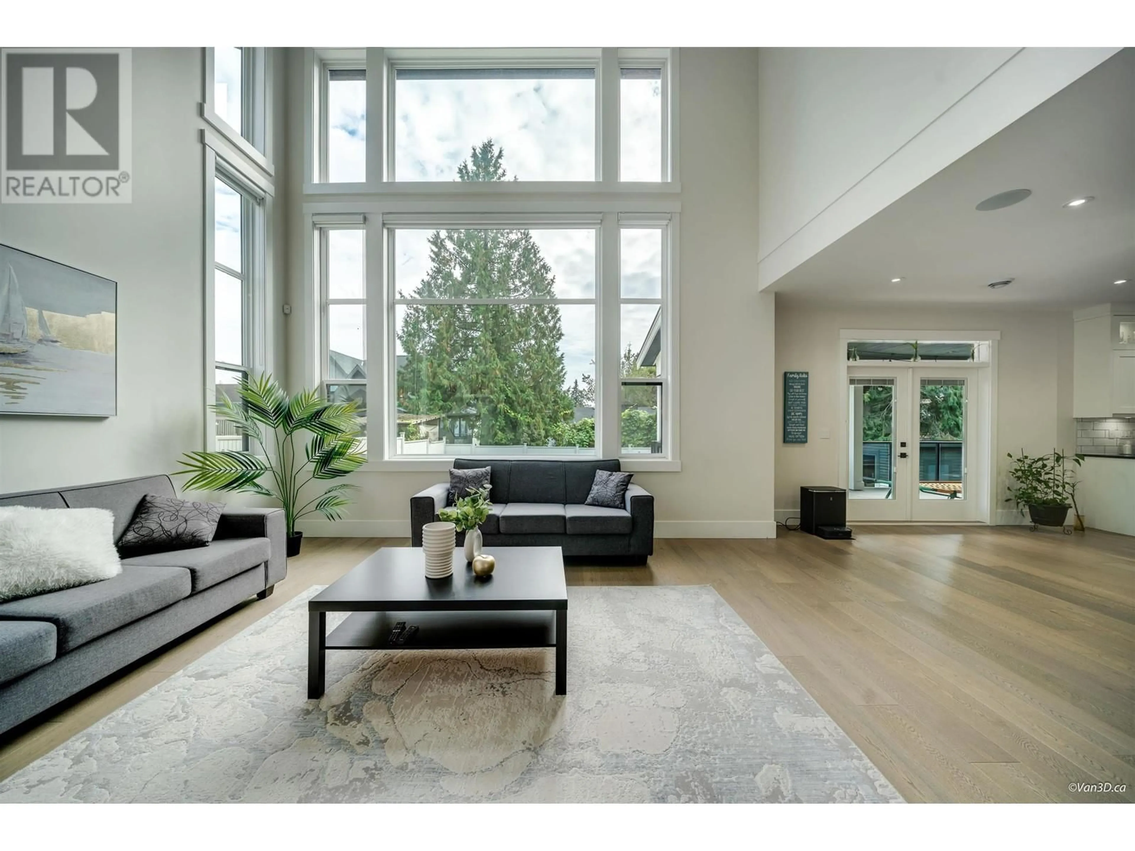 Indoor lobby, wood floors for 708 AUSTIN AVENUE, Coquitlam British Columbia V3K3N1