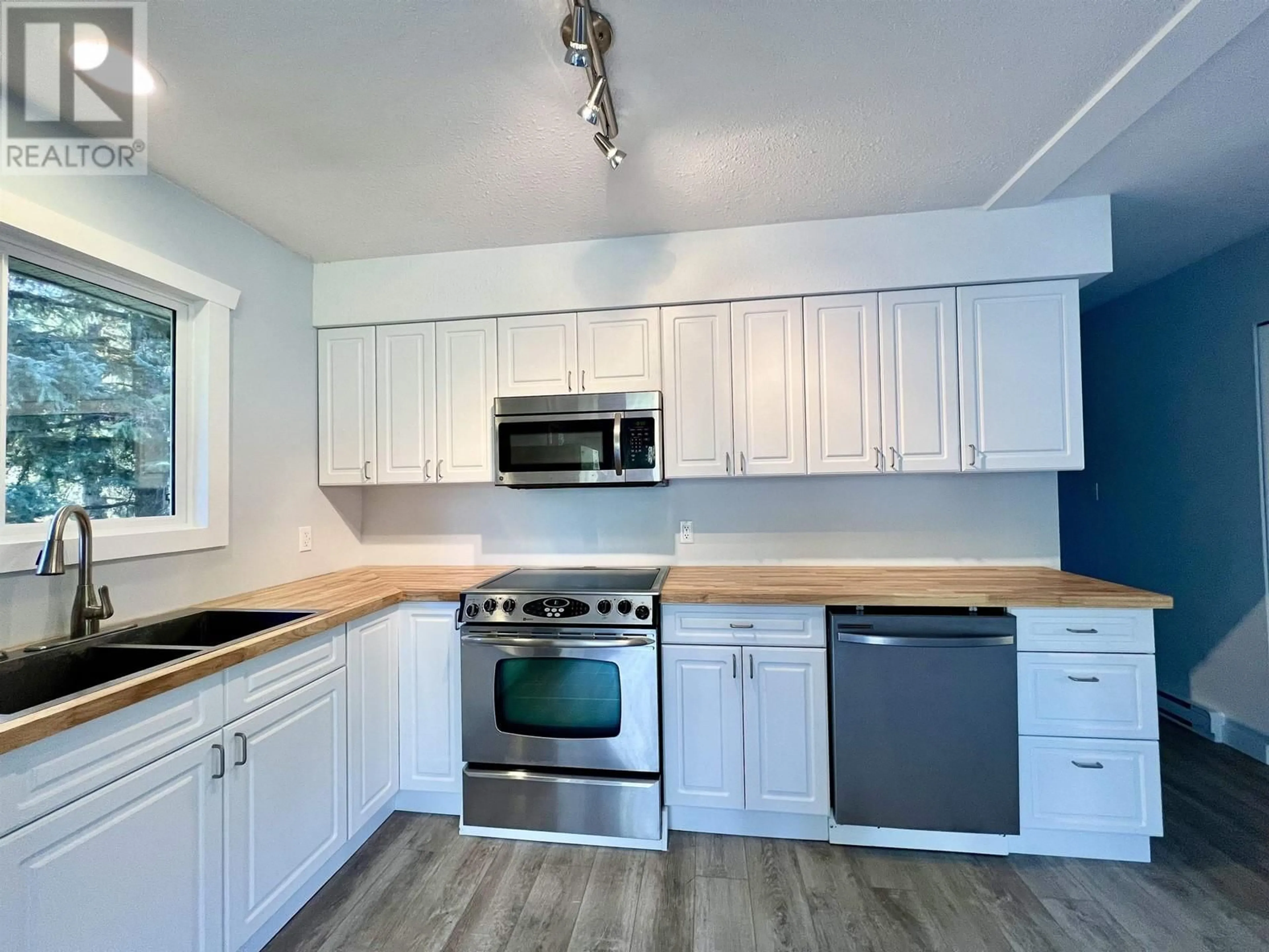 Standard kitchen, unknown for 6053 HORSE LAKE ROAD, 100 Mile House British Columbia V0K2E3