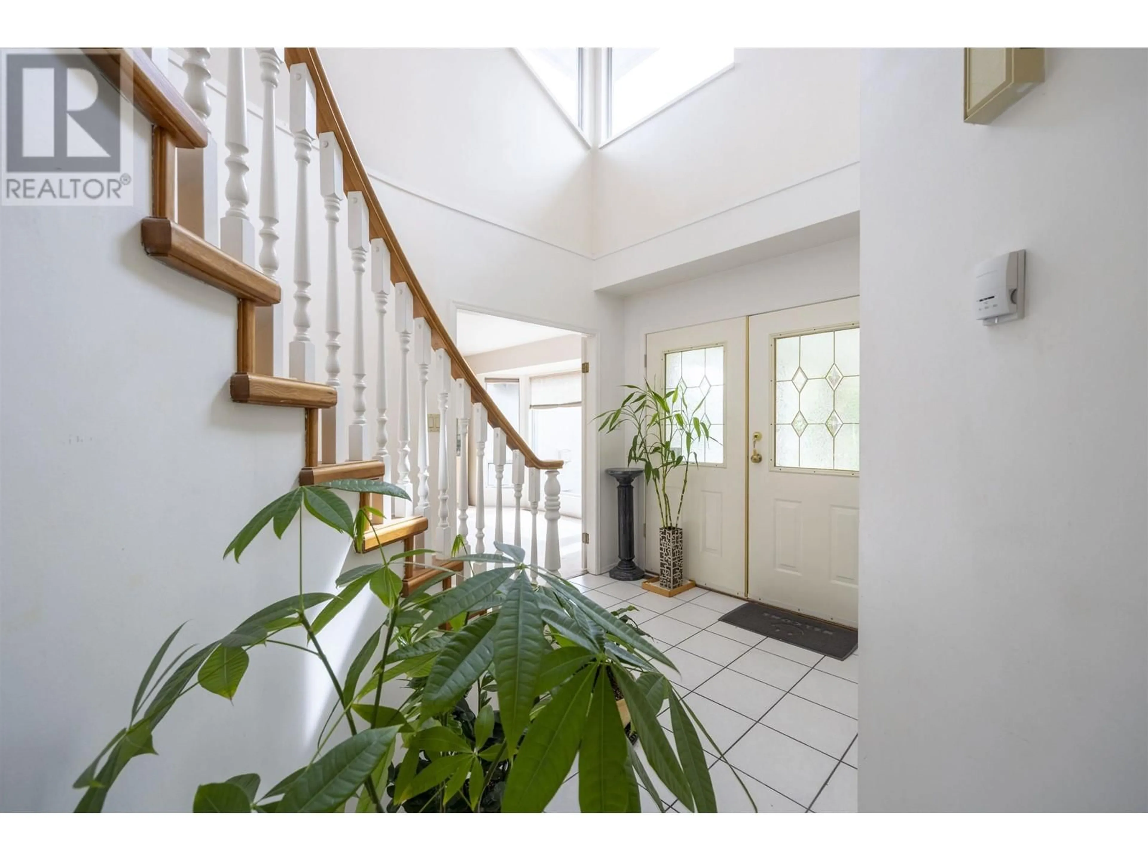 Indoor foyer, wood floors for 2683 TEMPE GLEN DRIVE, North Vancouver British Columbia V7N4K5