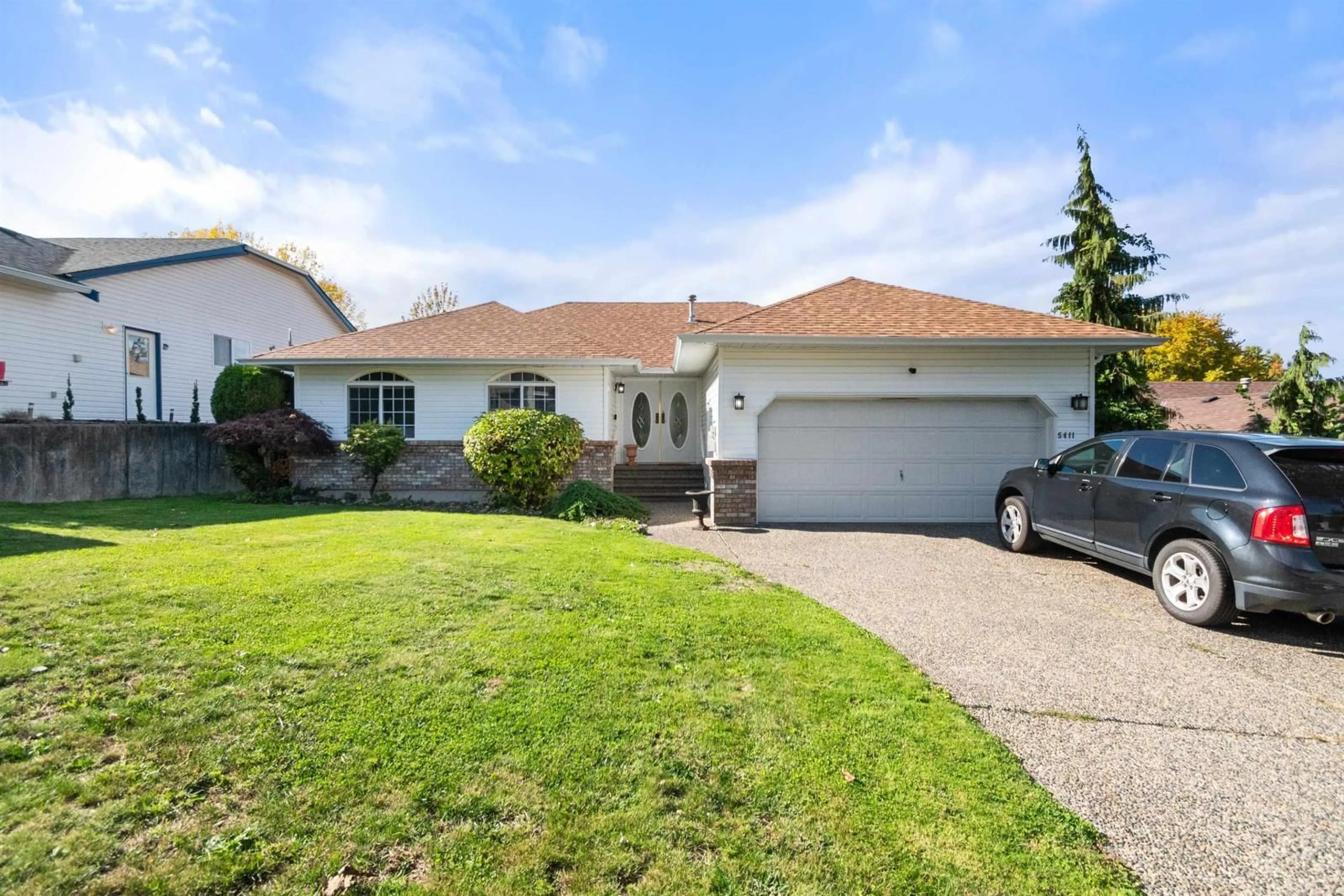 Frontside or backside of a home, the street view for 5411 ALPINE CRESCENT, Chilliwack British Columbia V2R3W4