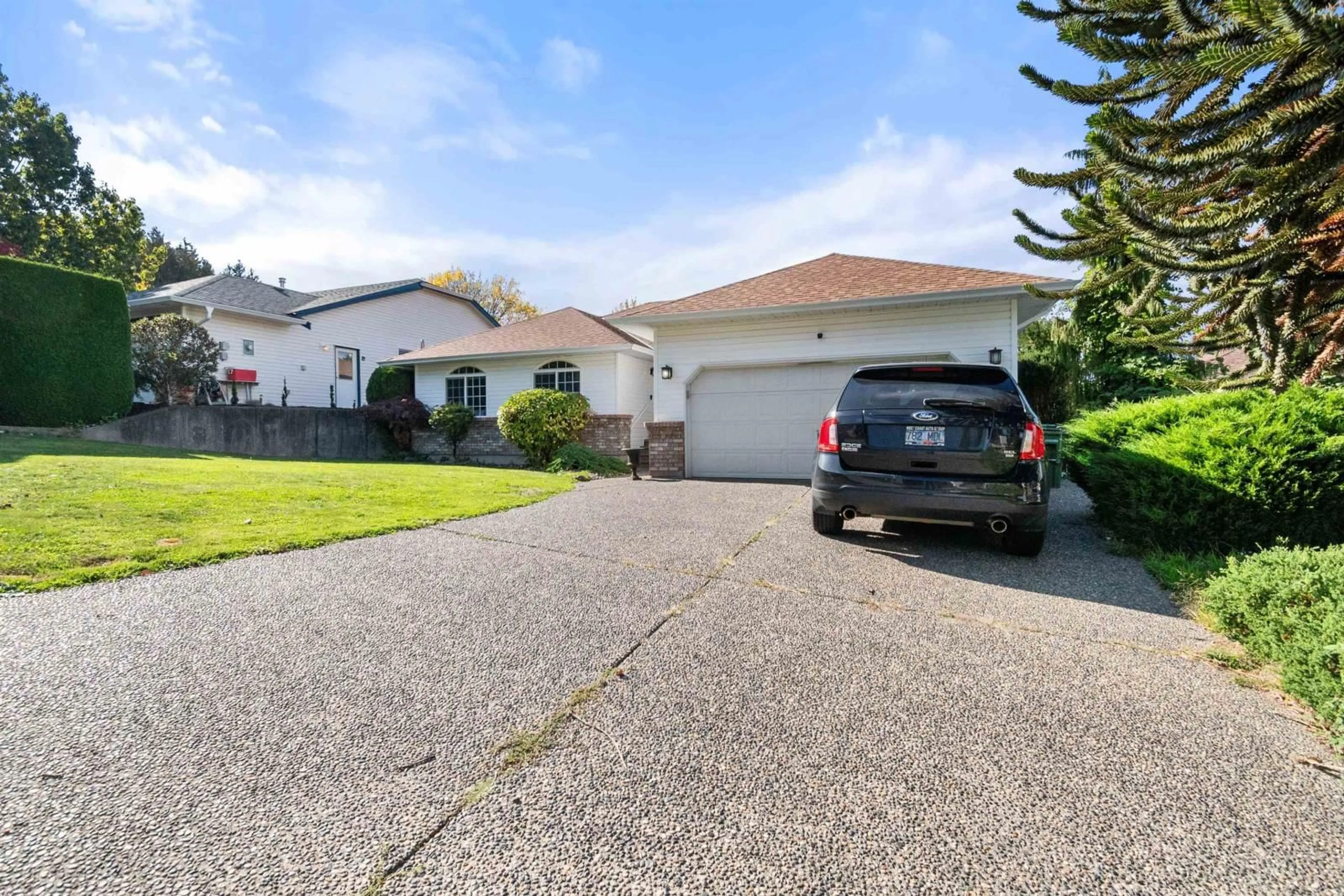 Frontside or backside of a home, the street view for 5411 ALPINE CRESCENT, Chilliwack British Columbia V2R3W4