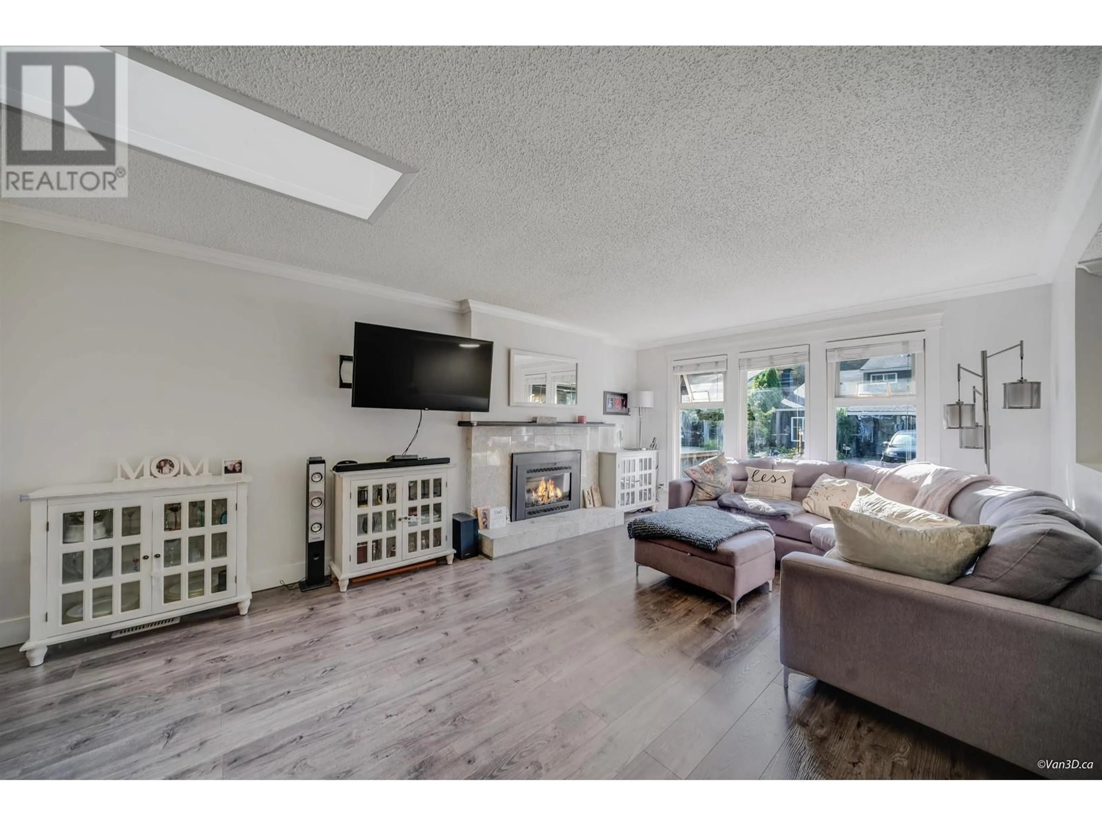 Living room, wood floors for 1889 BLUFF WAY, Coquitlam British Columbia V3E1J3