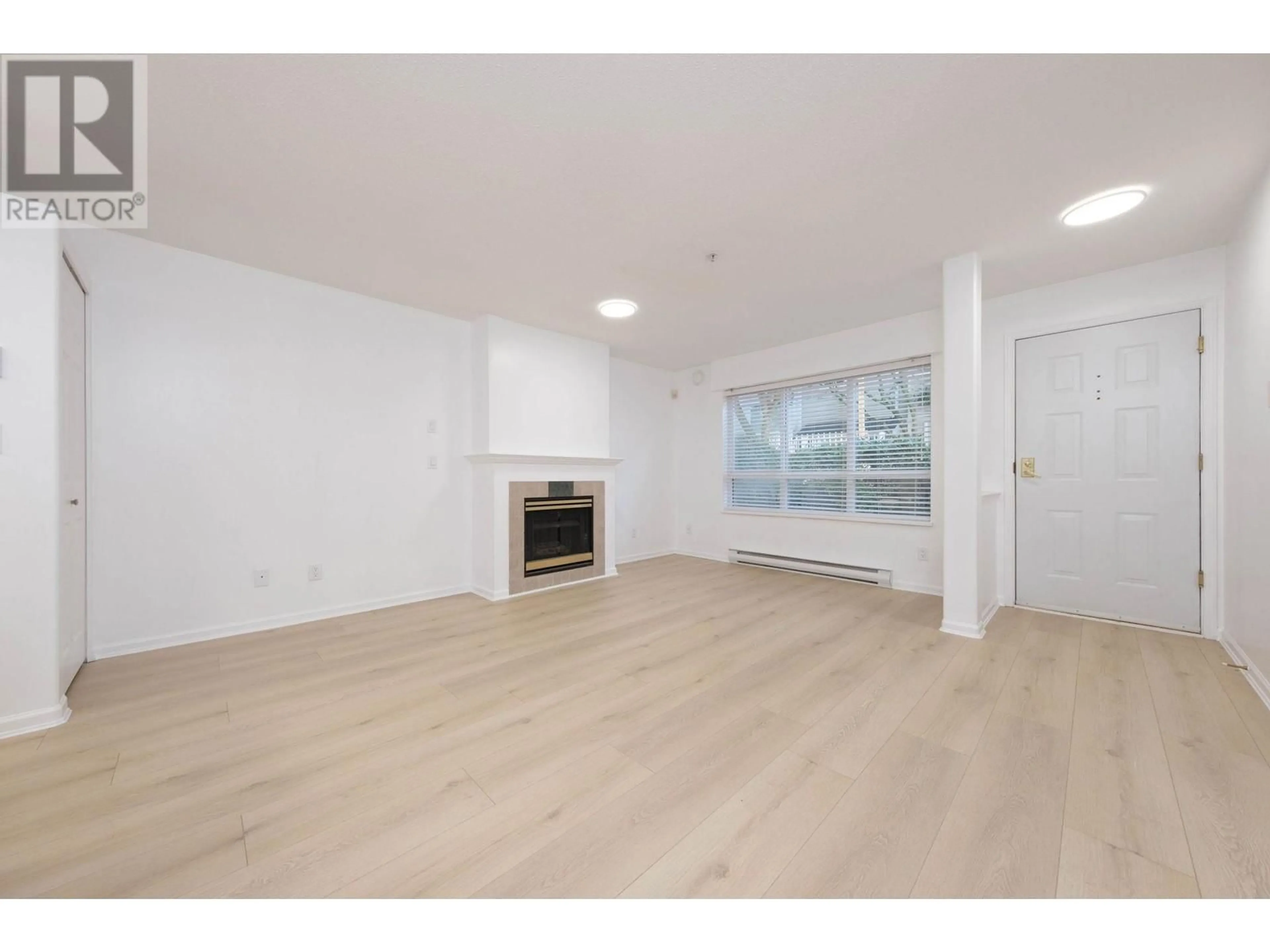 A pic of a room, wood floors for 15 6577 SOUTHOAKS CRESCENT, Burnaby British Columbia V5E4J9