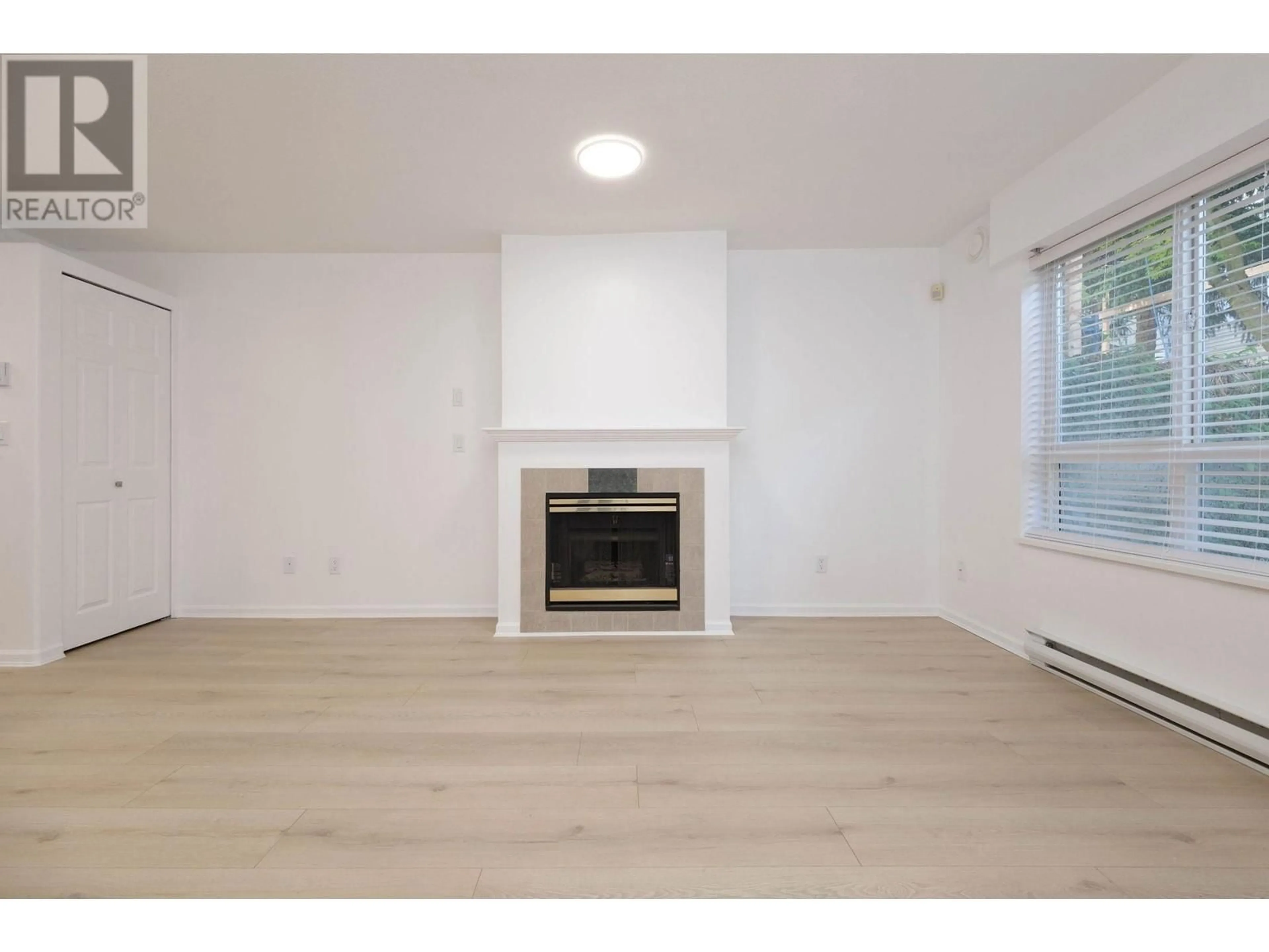 A pic of a room, wood floors for 15 6577 SOUTHOAKS CRESCENT, Burnaby British Columbia V5E4J9