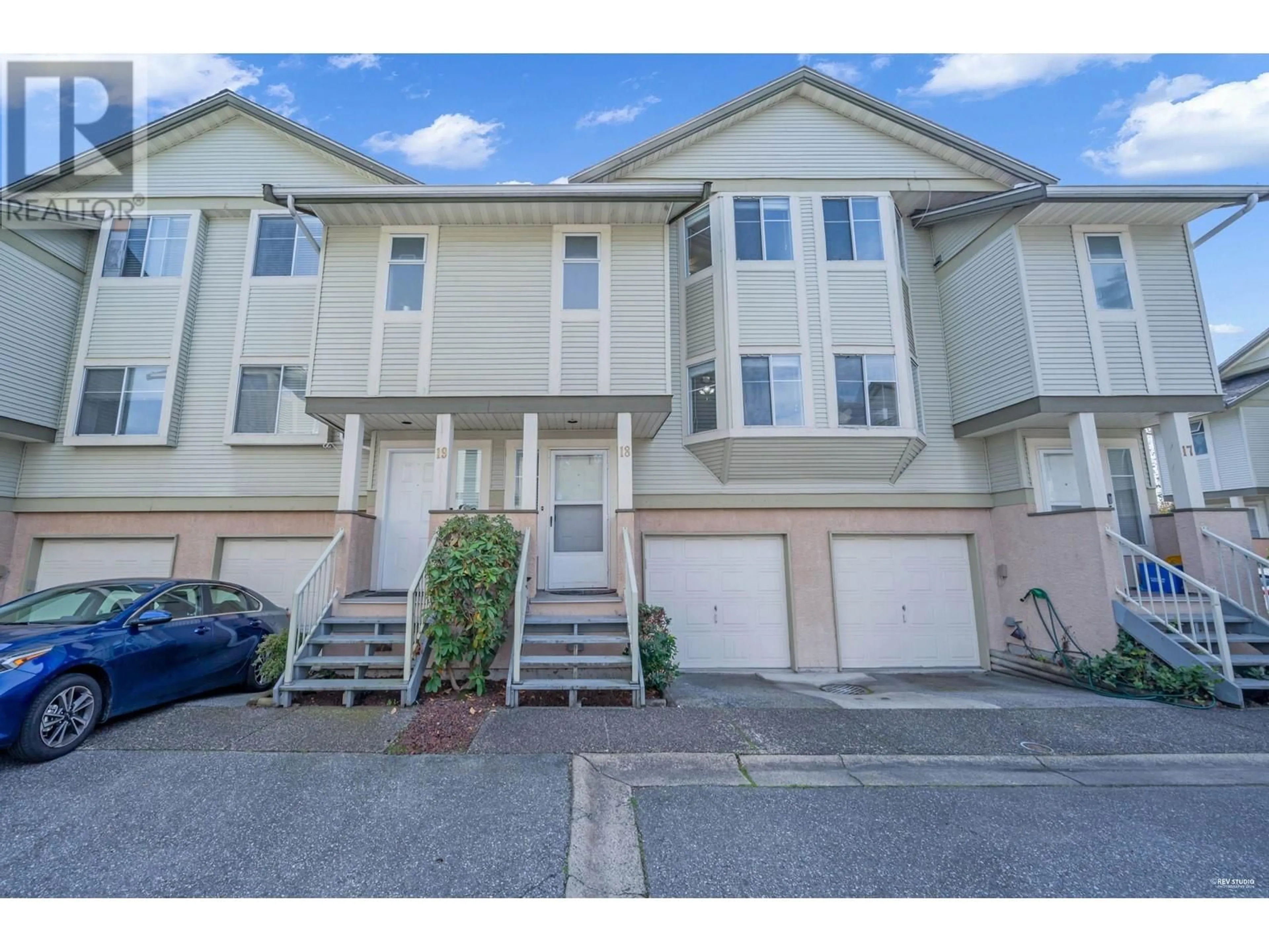 A pic from exterior of the house or condo for 18 1318 BRUNETTE AVENUE, Coquitlam British Columbia V3K6R1