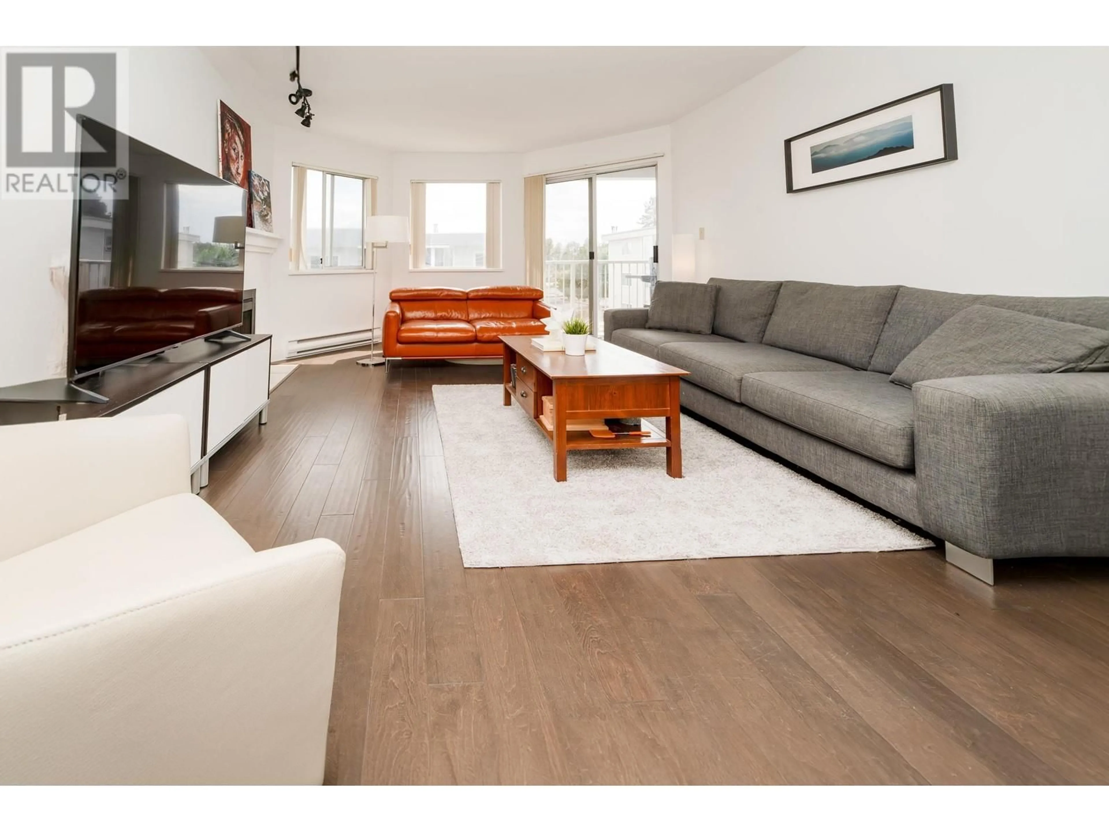 Living room, wood floors for 304 22222 119 AVENUE, Maple Ridge British Columbia V2X2Y9