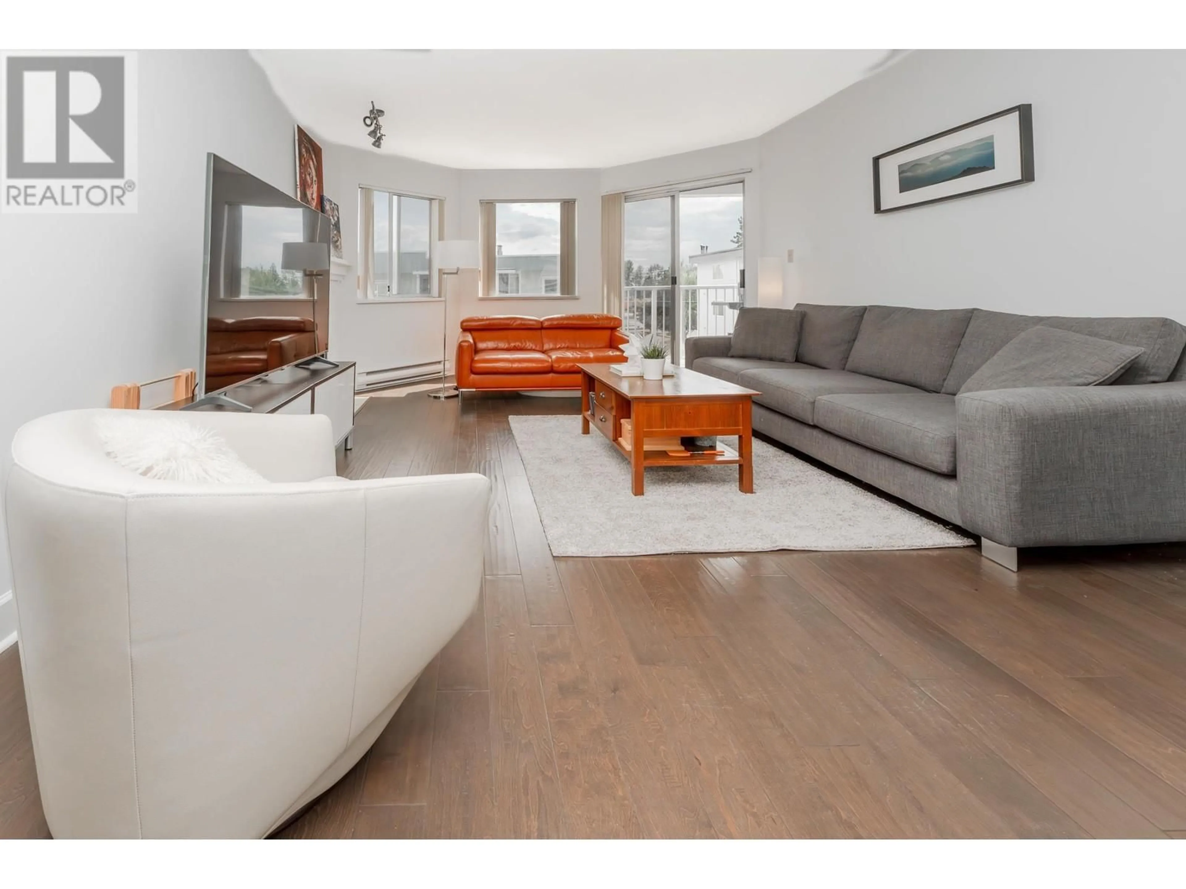 Living room, wood floors for 304 22222 119 AVENUE, Maple Ridge British Columbia V2X2Y9