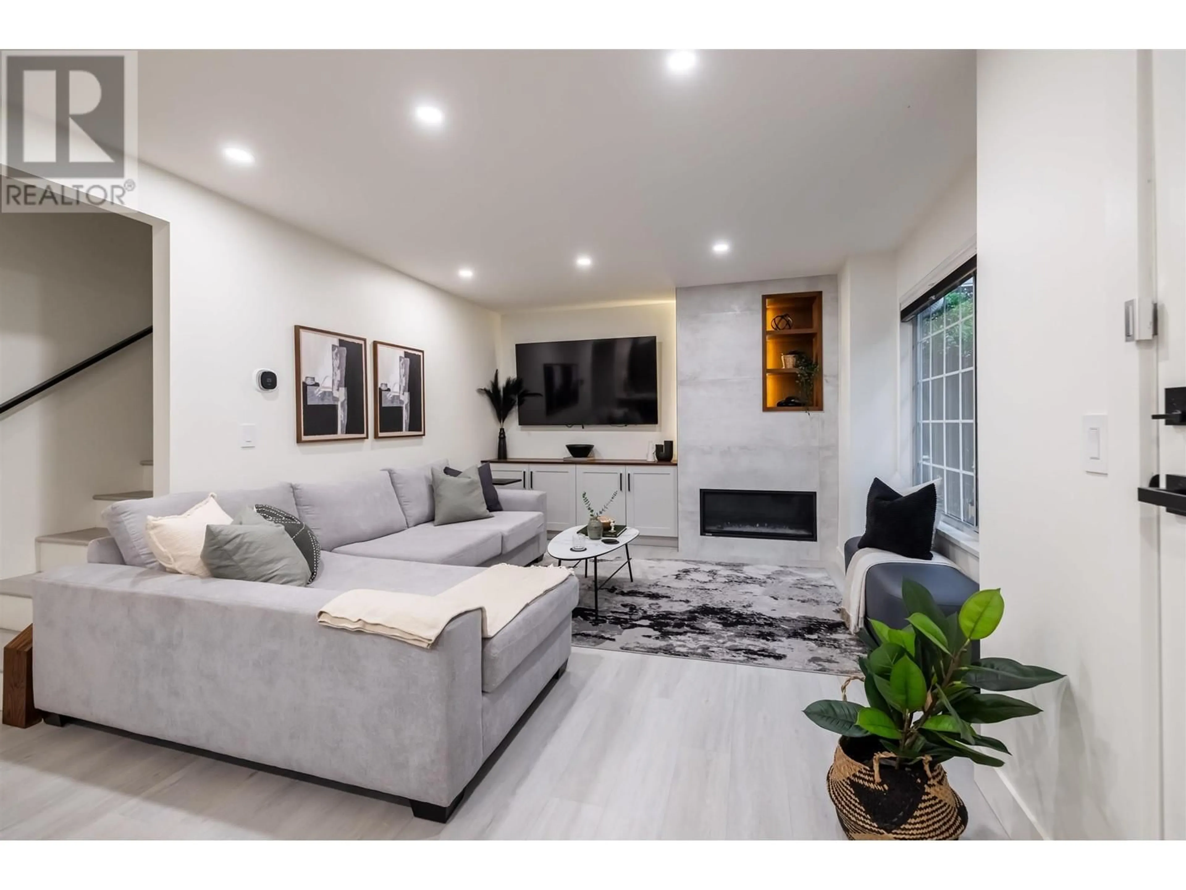 Living room, wood floors for 5 21409 DEWDNEY TRUNK ROAD, Maple Ridge British Columbia V2X3G5