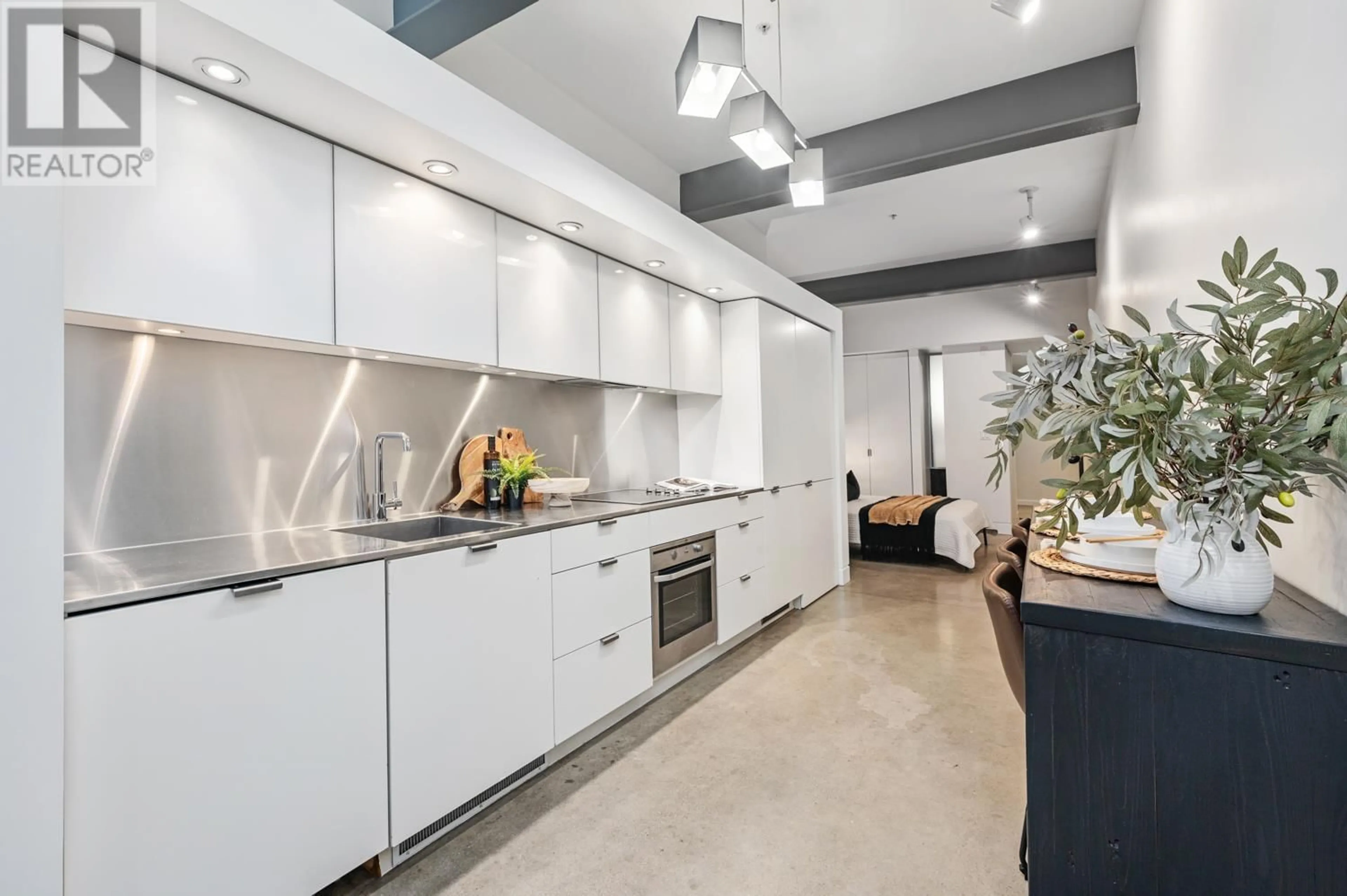 Contemporary kitchen, ceramic floors for 306 53 W HASTINGS STREET, Vancouver British Columbia V6B1G4