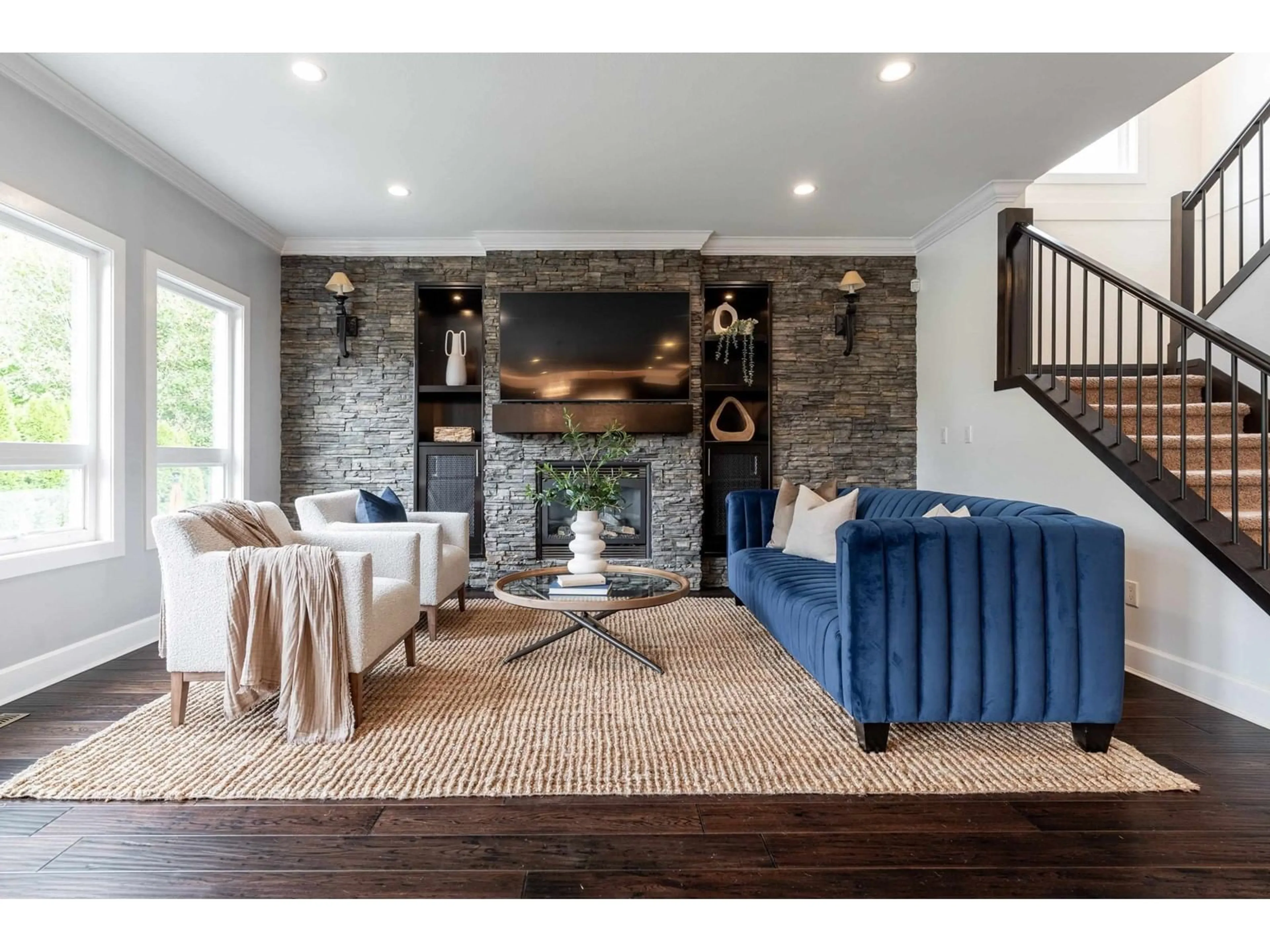 Living room, wood floors for 21621 93 AVENUE, Langley British Columbia V1M4E1