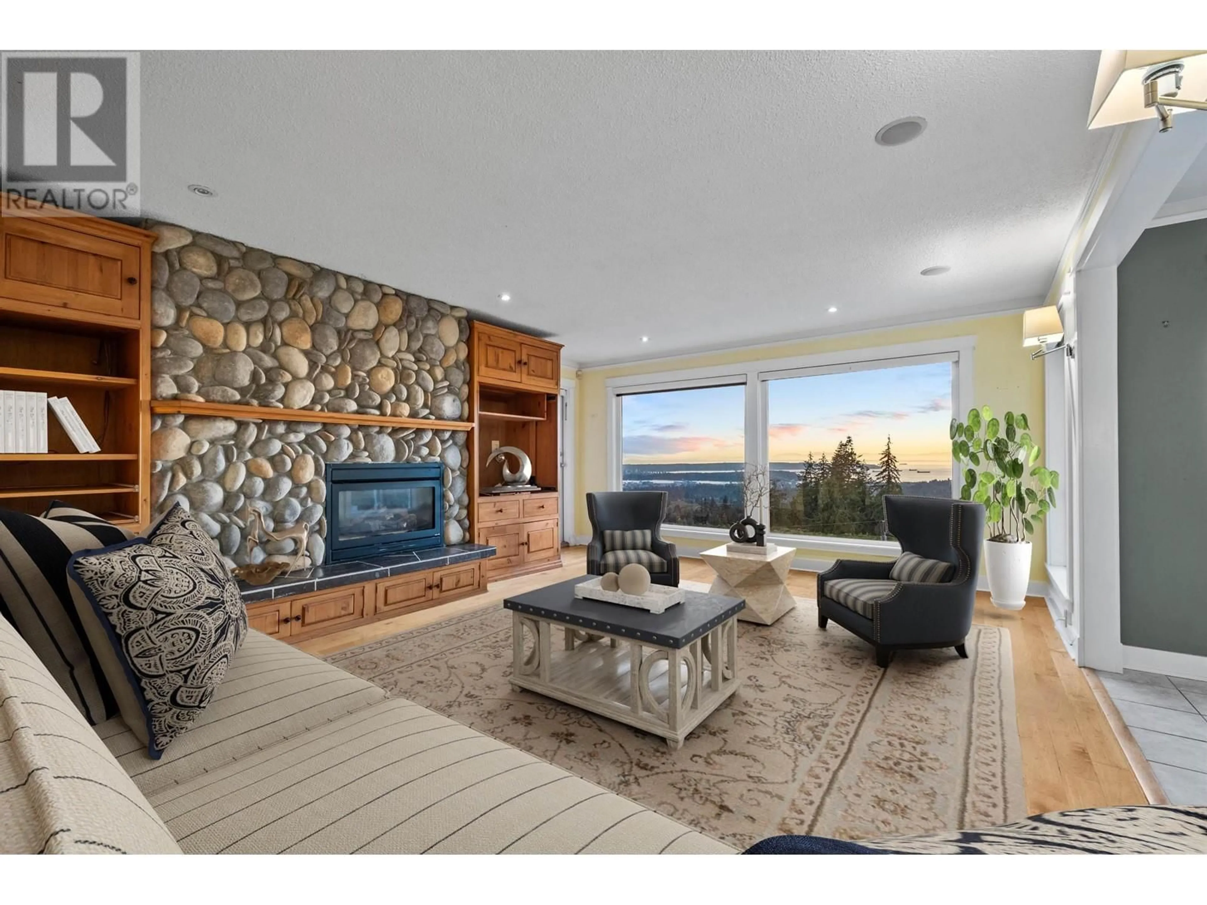 Living room, wood floors for 353 NEWDALE COURT, North Vancouver British Columbia V7N3H3