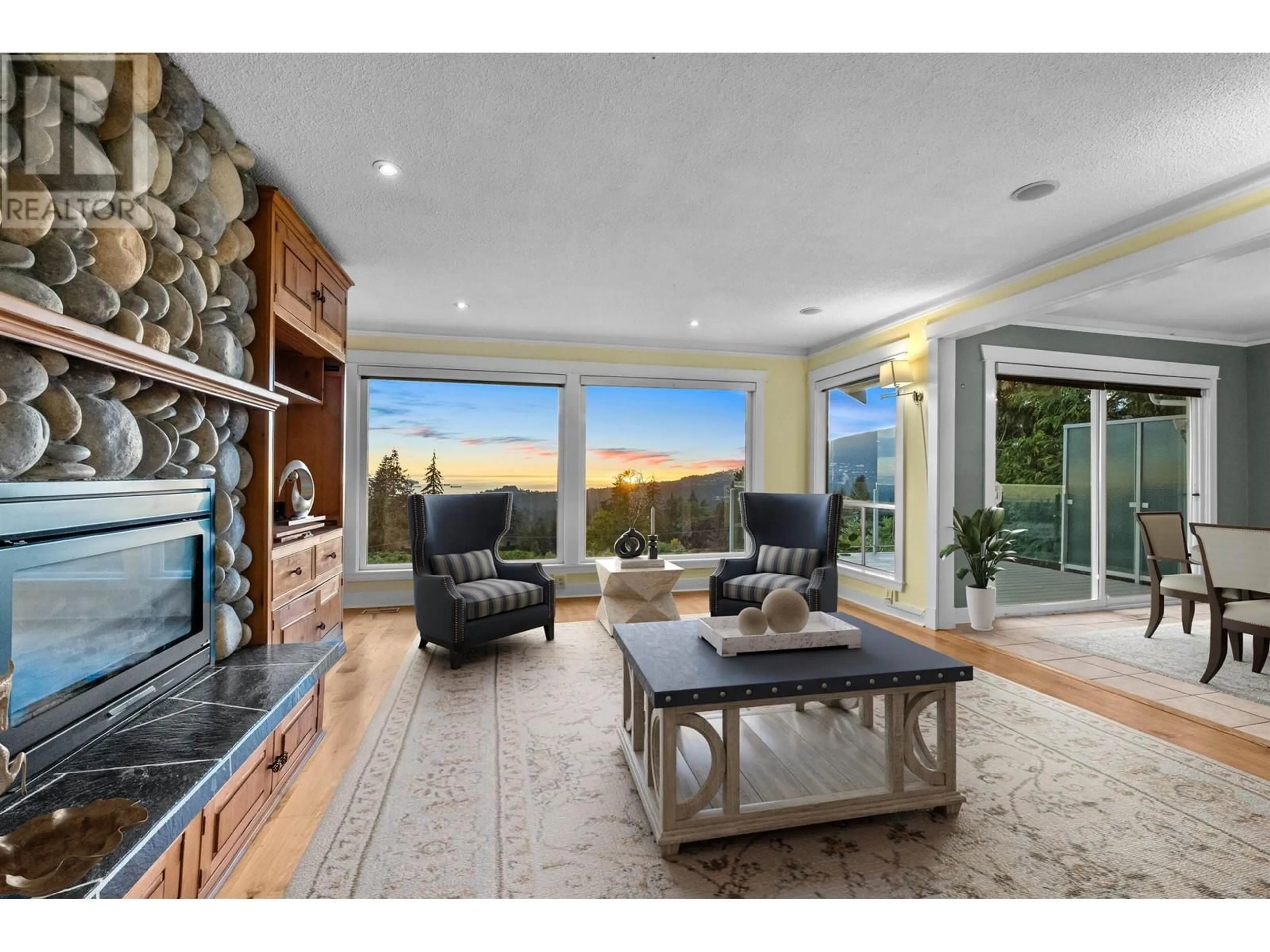 Living room, wood floors for 353 NEWDALE COURT, North Vancouver British Columbia V7N3H3