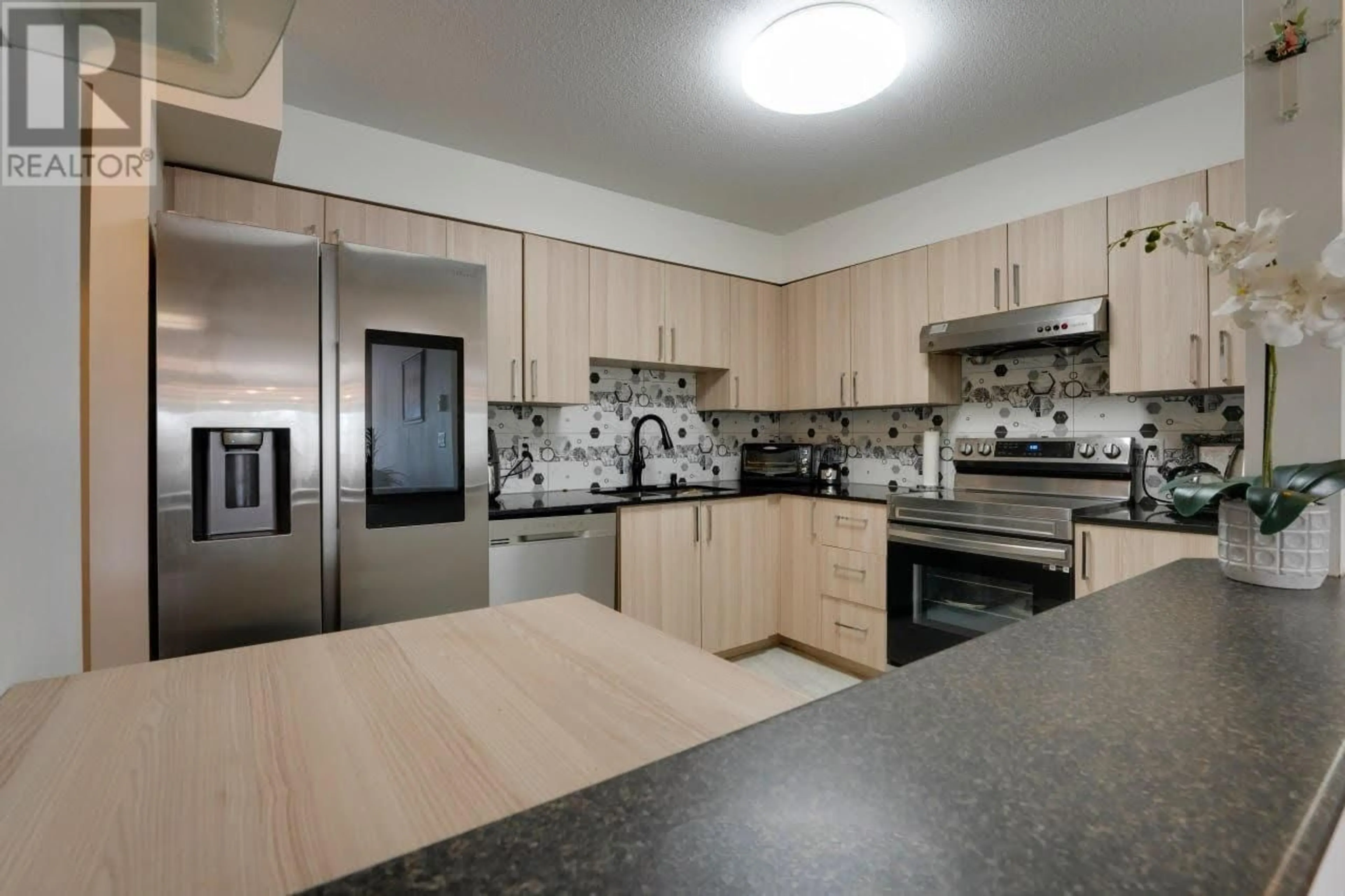 Standard kitchen, wood floors for 1108 O'FLAHERTY GATE, Port Coquitlam British Columbia V3C6H2