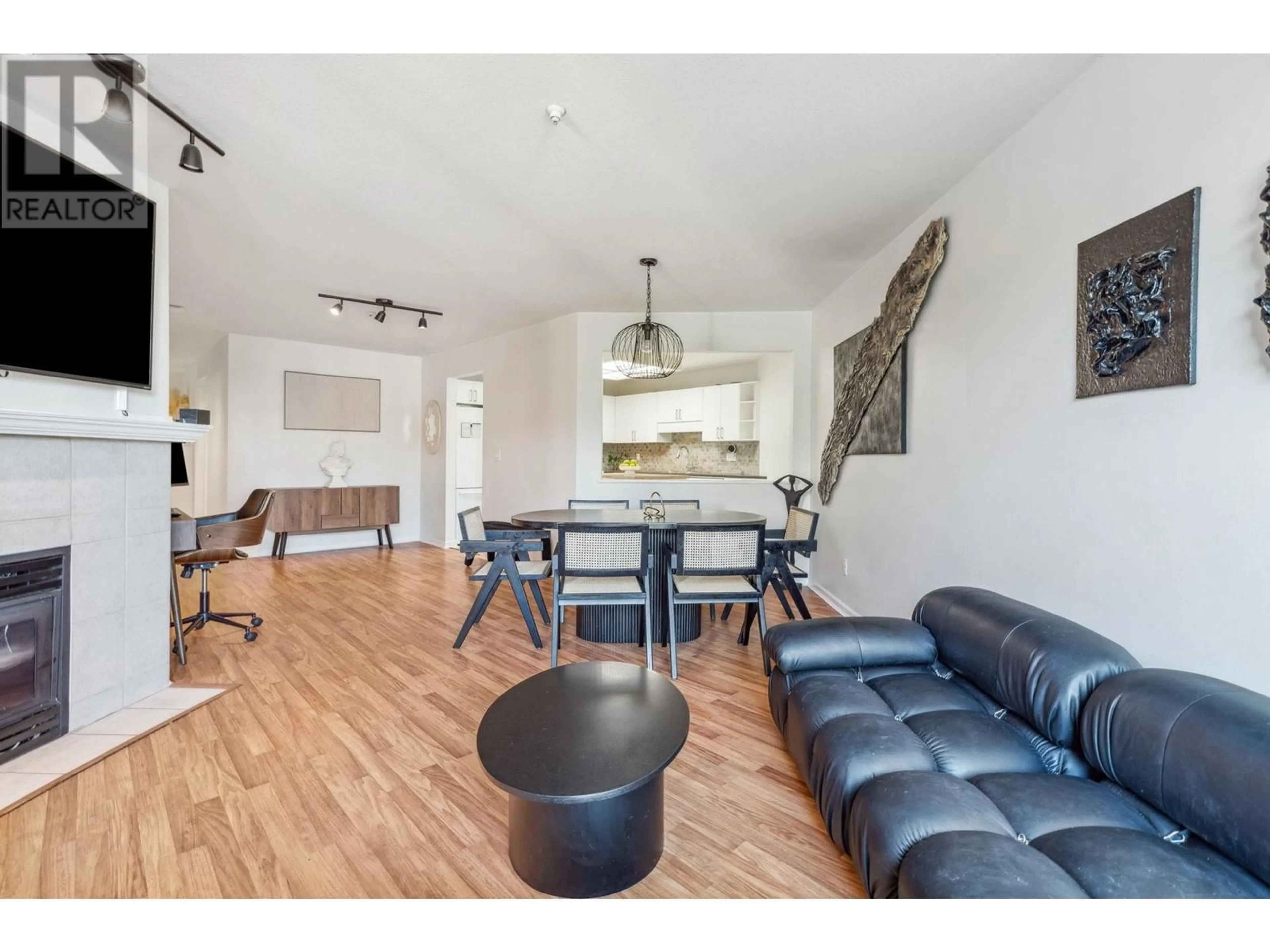 Living room with furniture, wood/laminate floor for 312 - 12155 191B STREET, Pitt Meadows British Columbia V3Y2S2