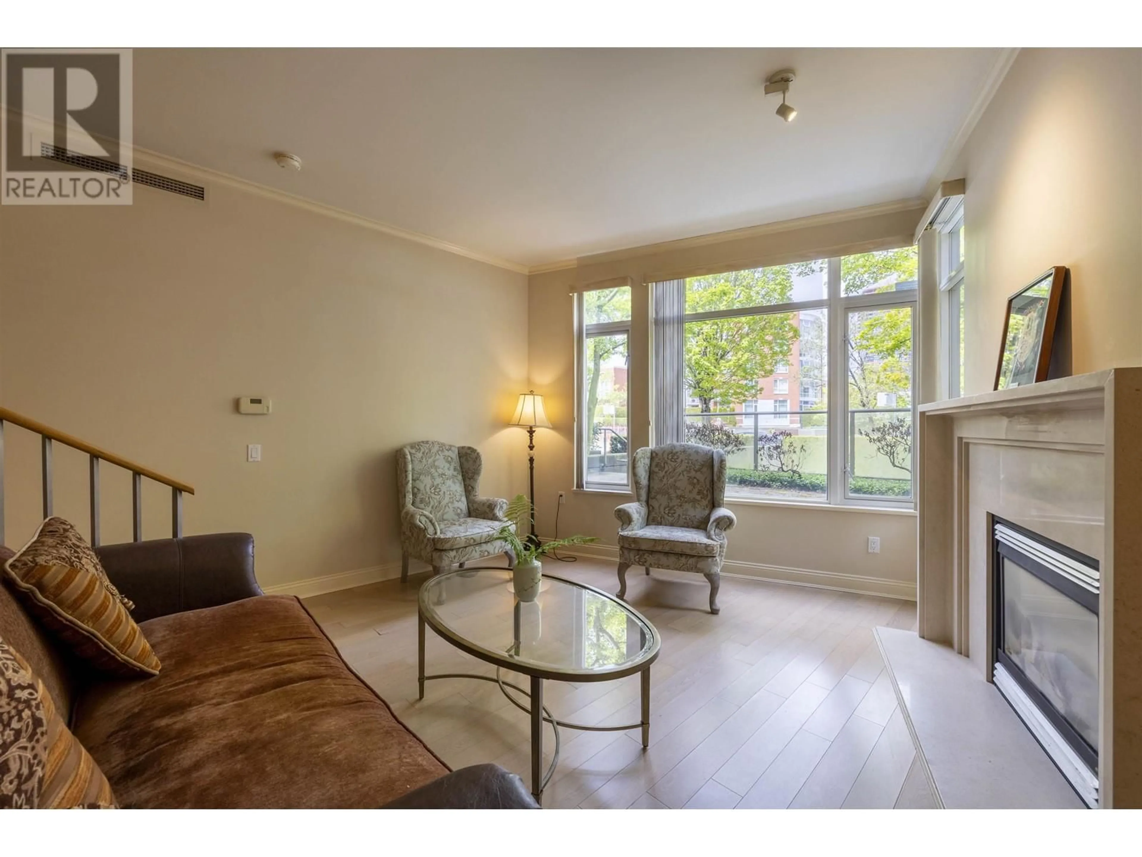 Living room, wood floors for 205 638 W 45TH AVENUE, Vancouver British Columbia V5Z4R8