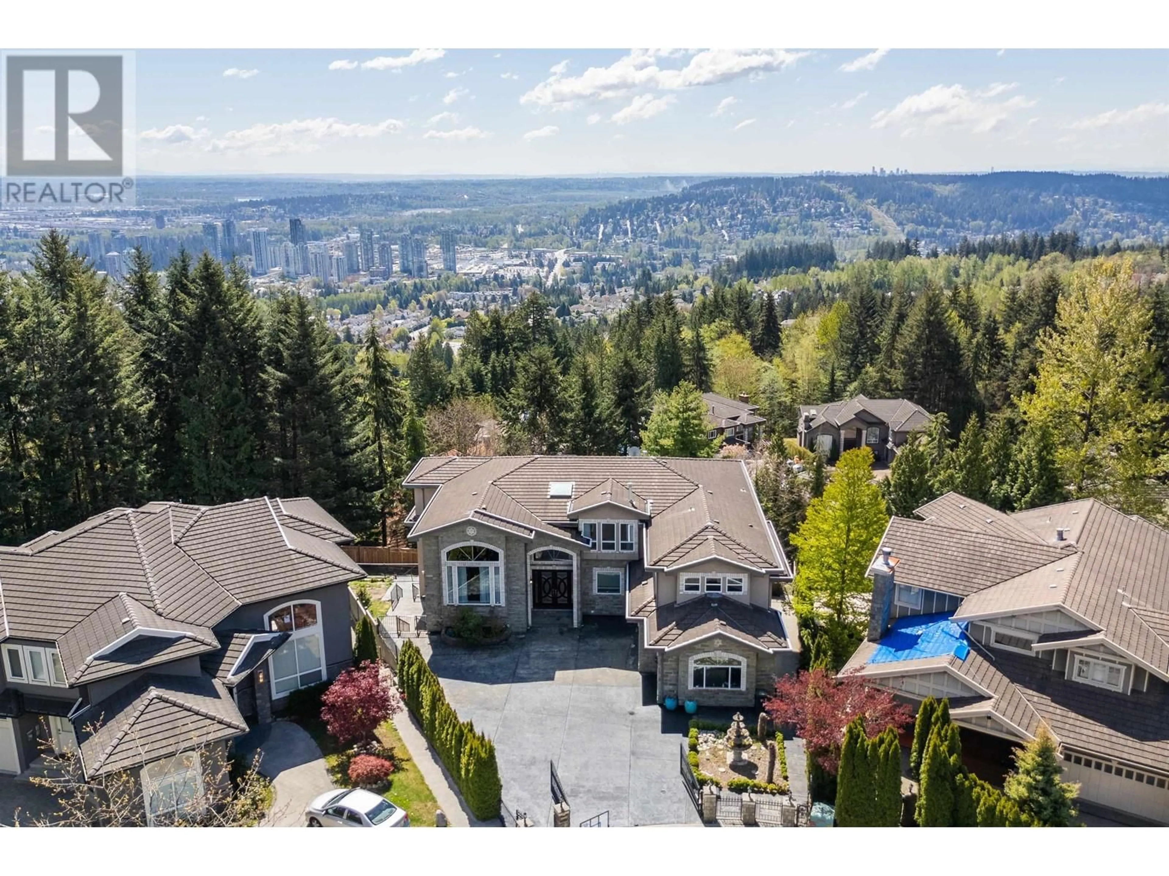 A pic from outside/outdoor area/front of a property/back of a property/a pic from drone, mountain view for 2982 SUNRIDGE COURT, Coquitlam British Columbia V3E3M5