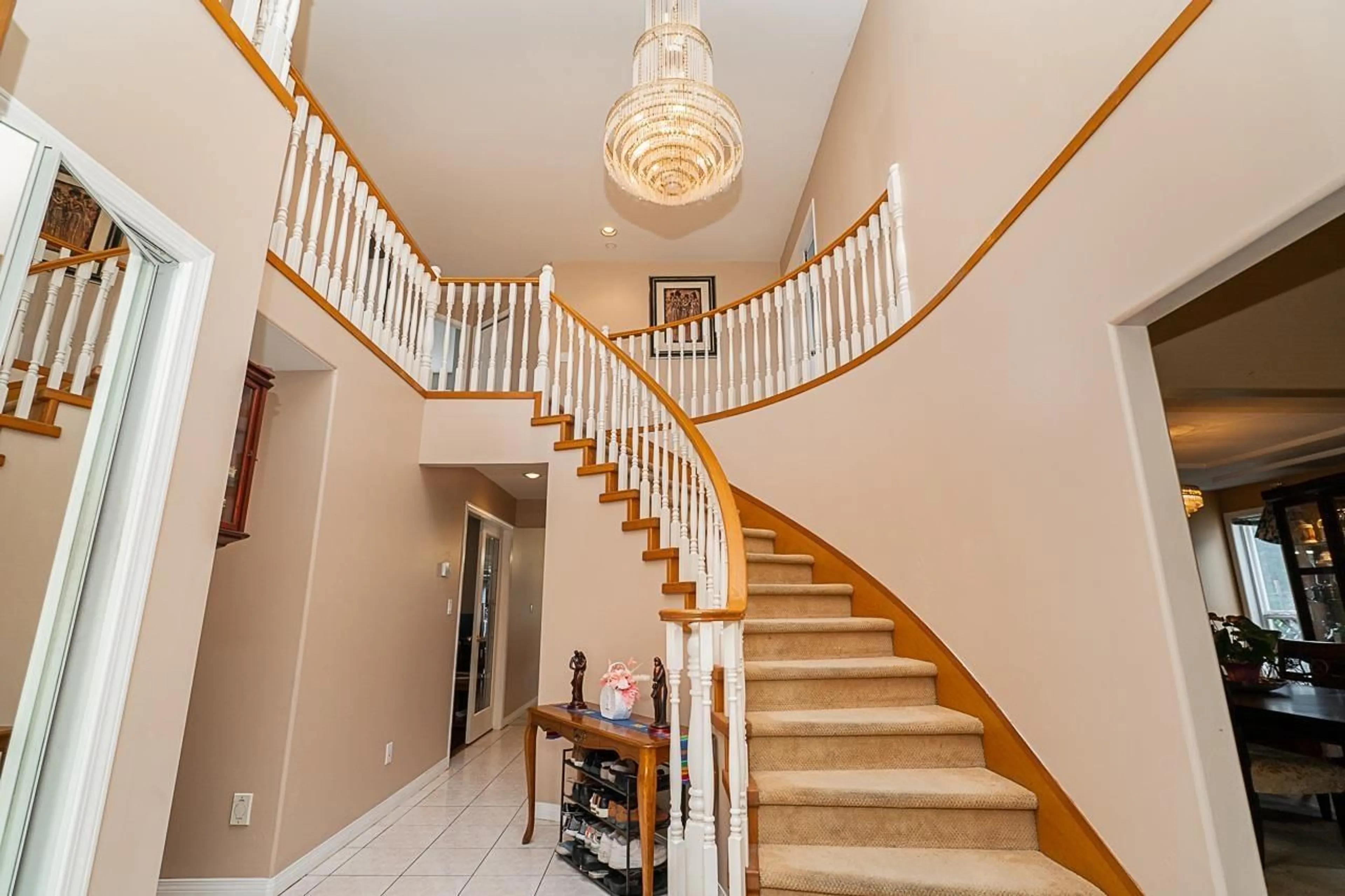 Indoor foyer, wood floors for 16886 103A AVENUE, Surrey British Columbia V4N4N8