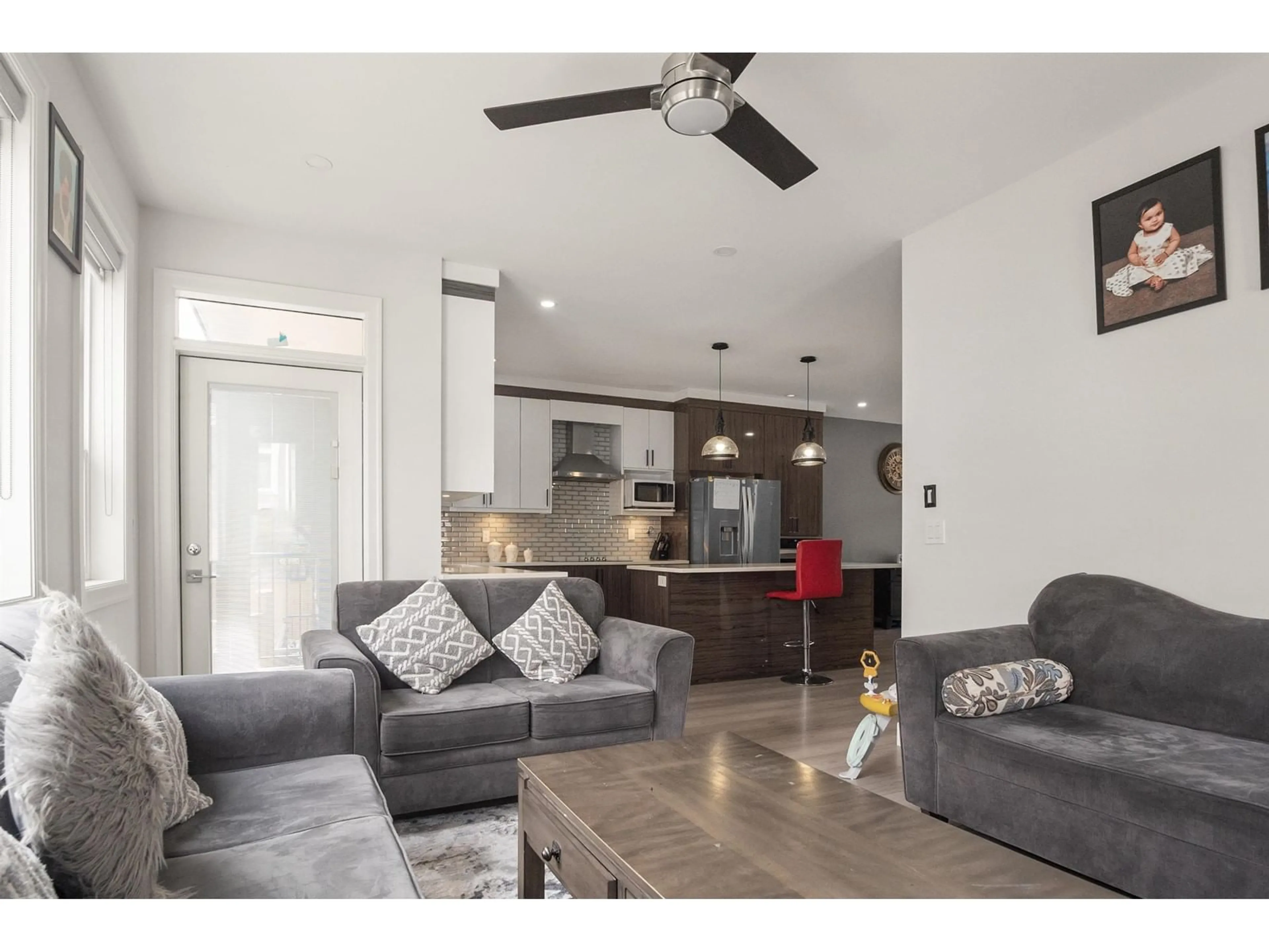 Living room, wood floors for 30 4295 OLD CLAYBURN ROAD, Abbotsford British Columbia V3G0G4