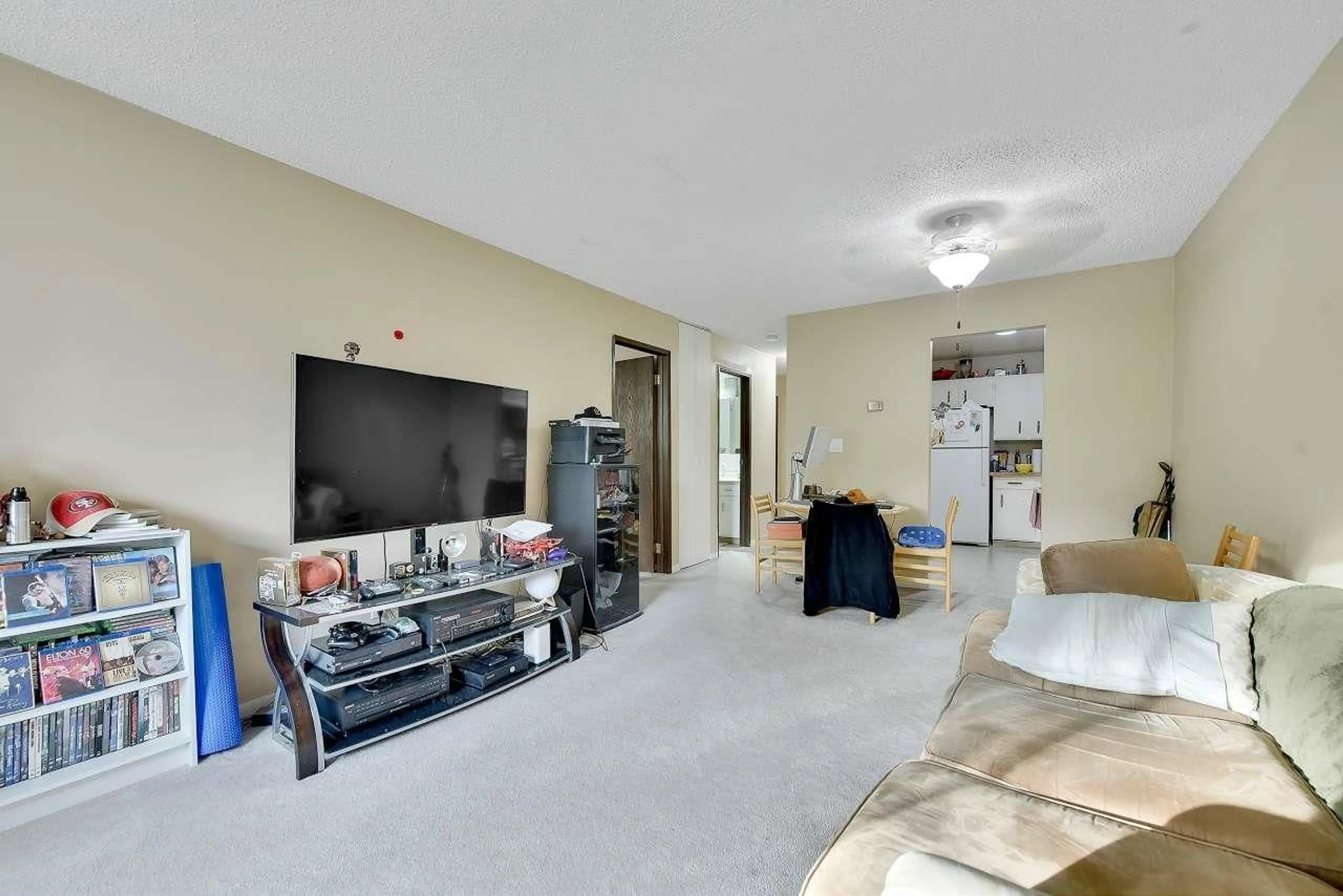 A pic of a room, not visible floor for 211 1561 VIDAL STREET, White Rock British Columbia V4B5A7