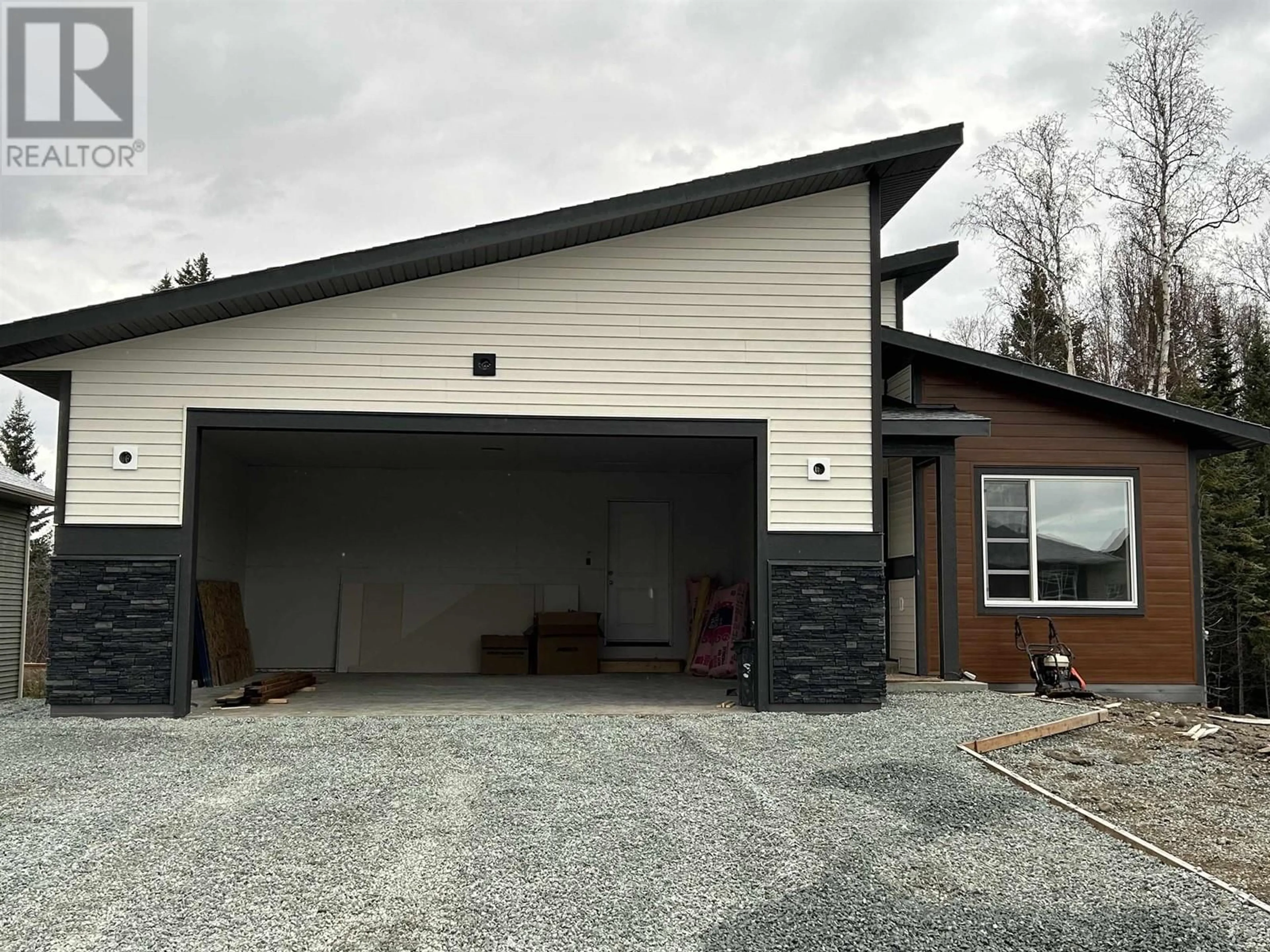 Indoor garage, cement floor for 5452 W VENTA DRIVE, Prince George British Columbia V2K0B6