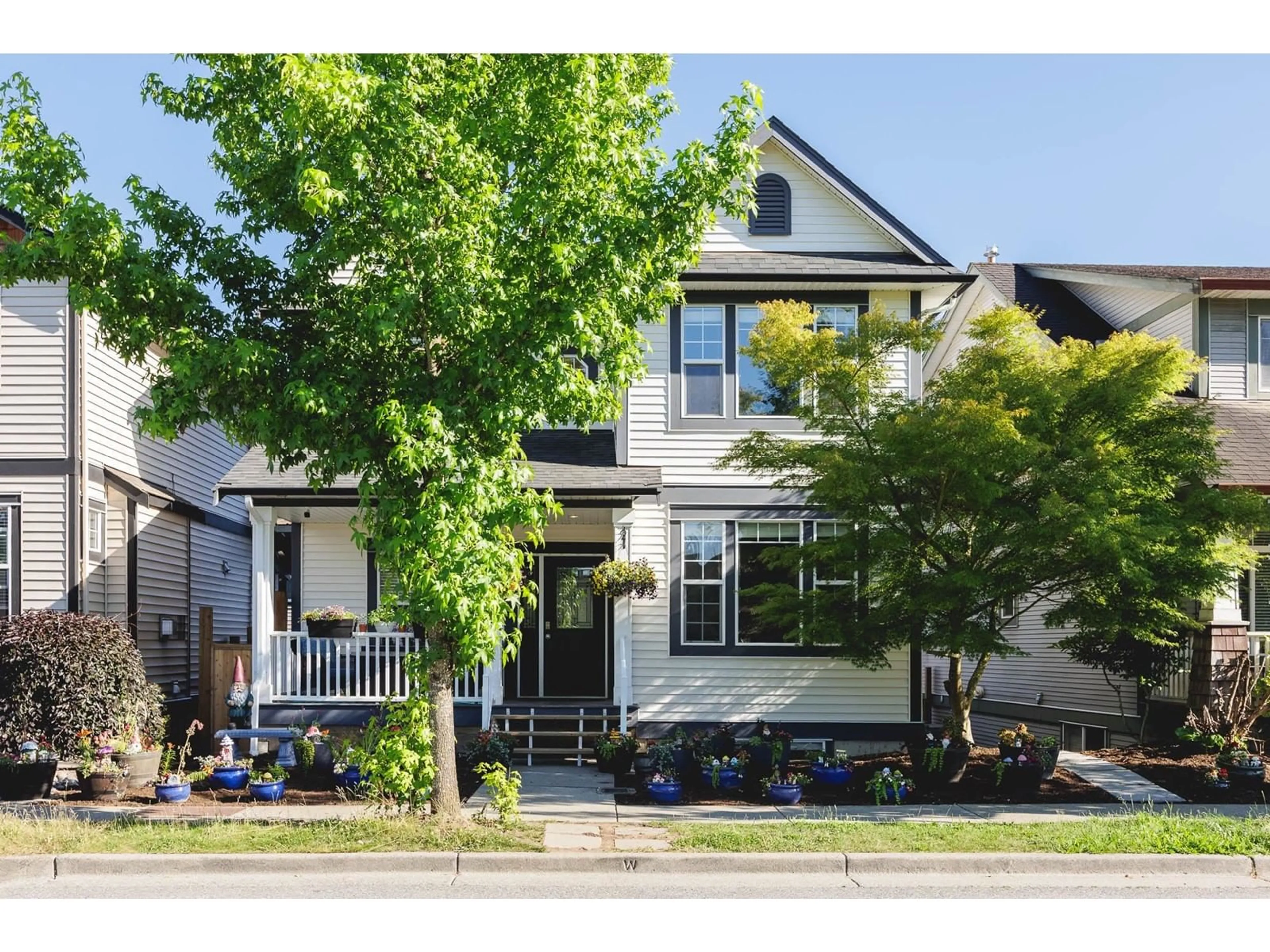 Frontside or backside of a home, the street view for 36296 STEPHEN LEACOCK DRIVE, Abbotsford British Columbia V3G3C4