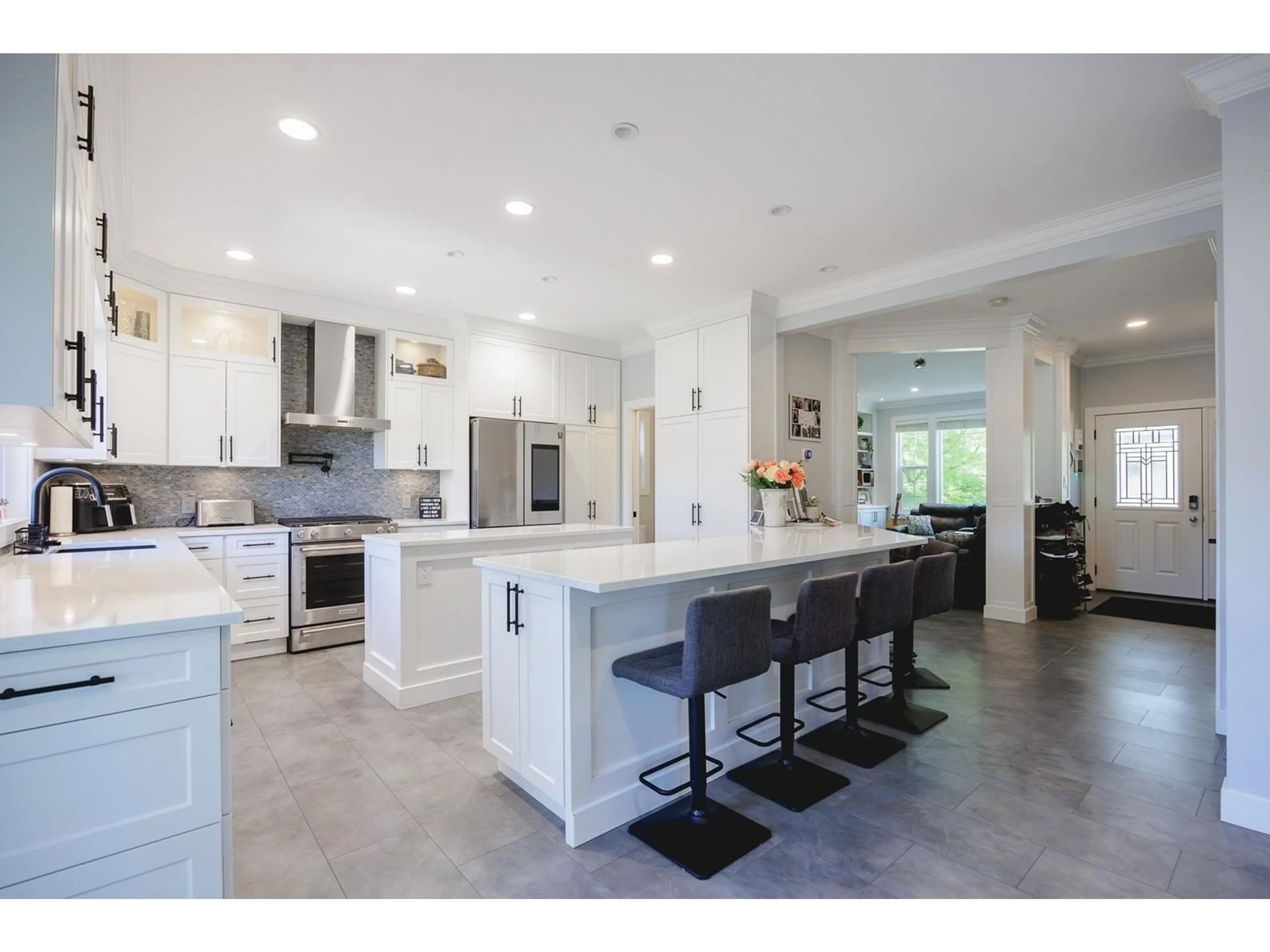 Open concept kitchen for 36296 STEPHEN LEACOCK DRIVE, Abbotsford British Columbia V3G3C4