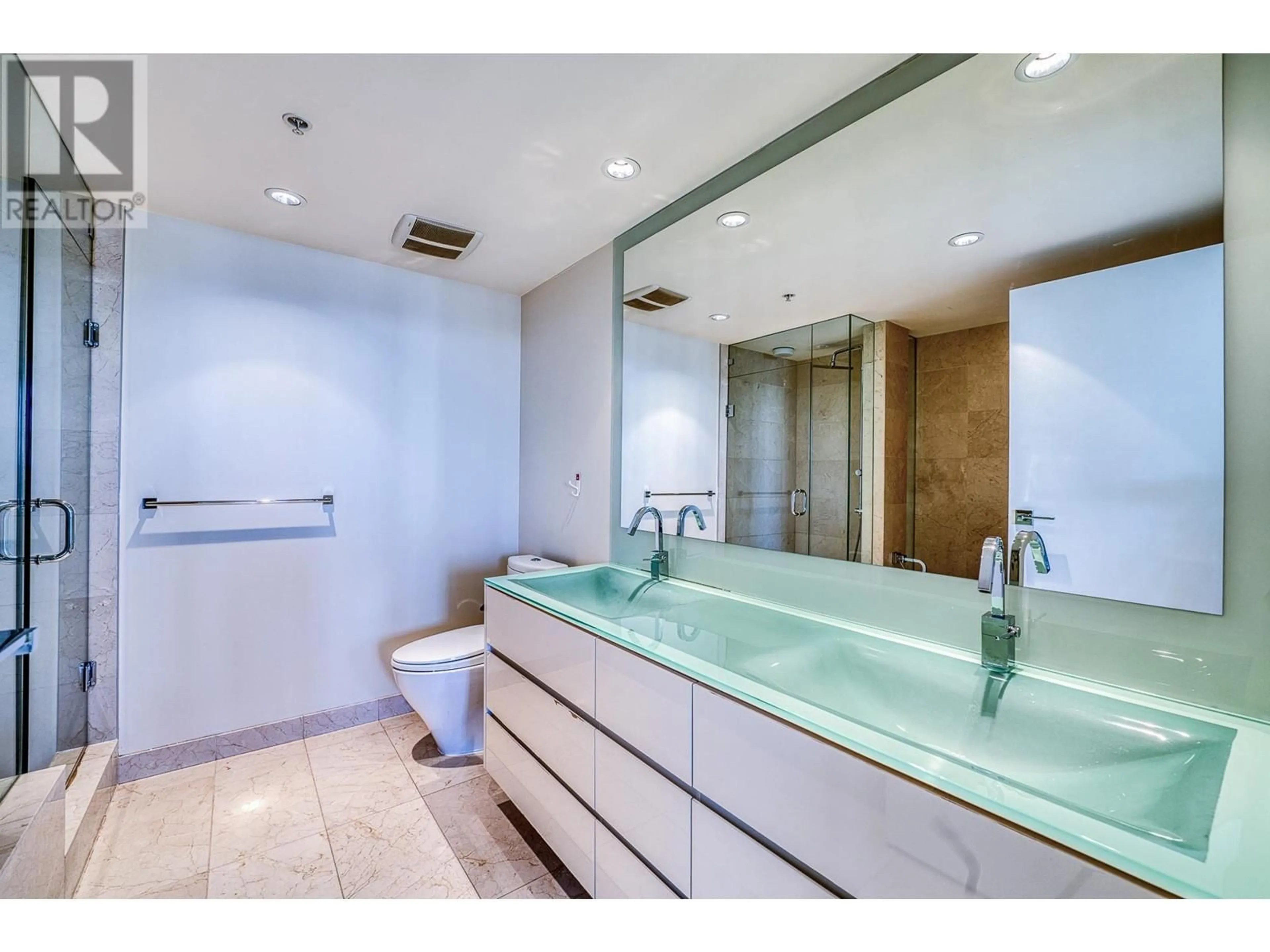 Contemporary bathroom, ceramic/tile floor for 1703 - 8 SMITHE MEWS, Vancouver British Columbia V6B0A5