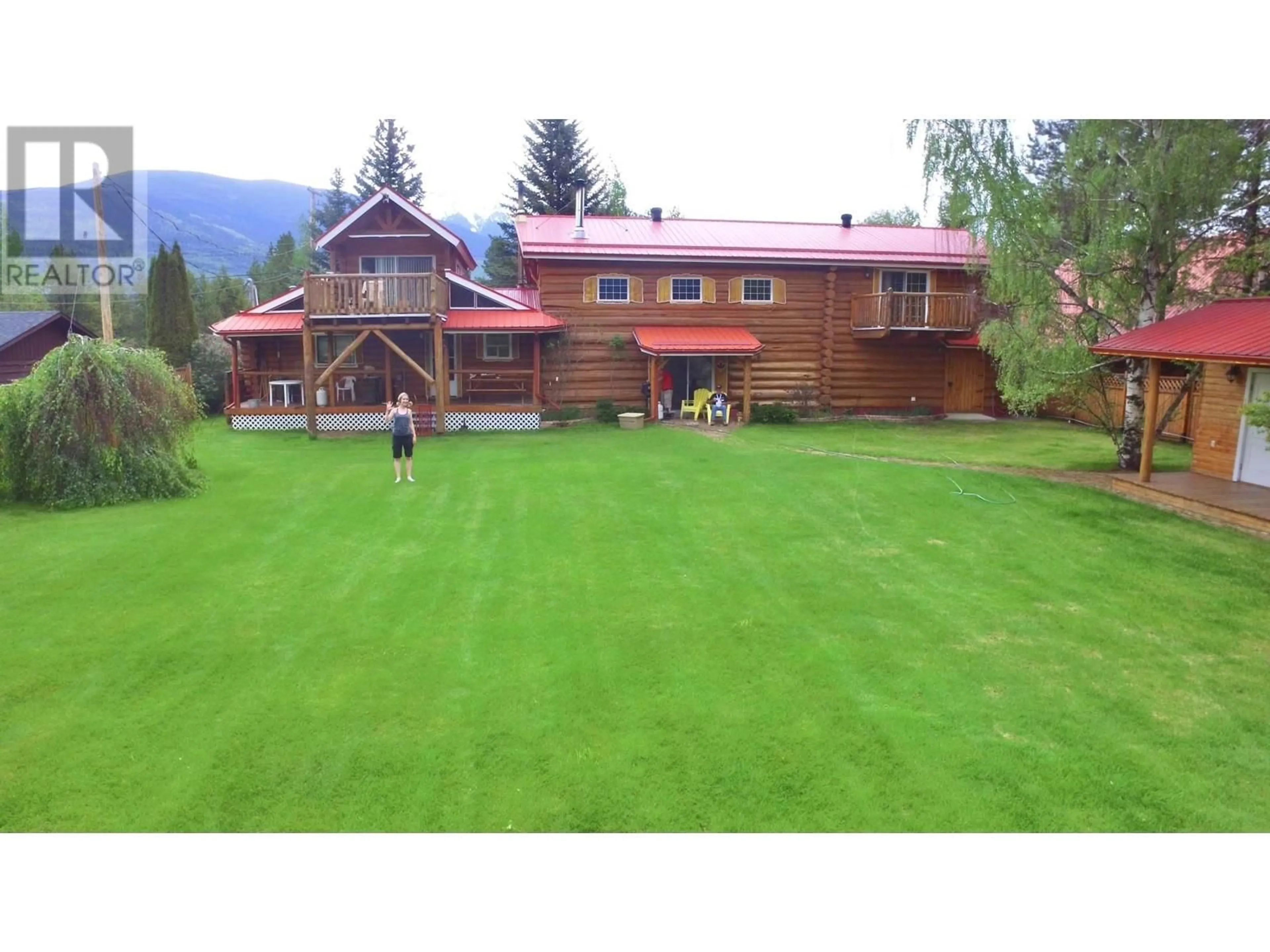 A pic from outside/outdoor area/front of a property/back of a property/a pic from drone, mountain view for 1940 CRANBERRY PLACE, Valemount British Columbia V0E2Z0