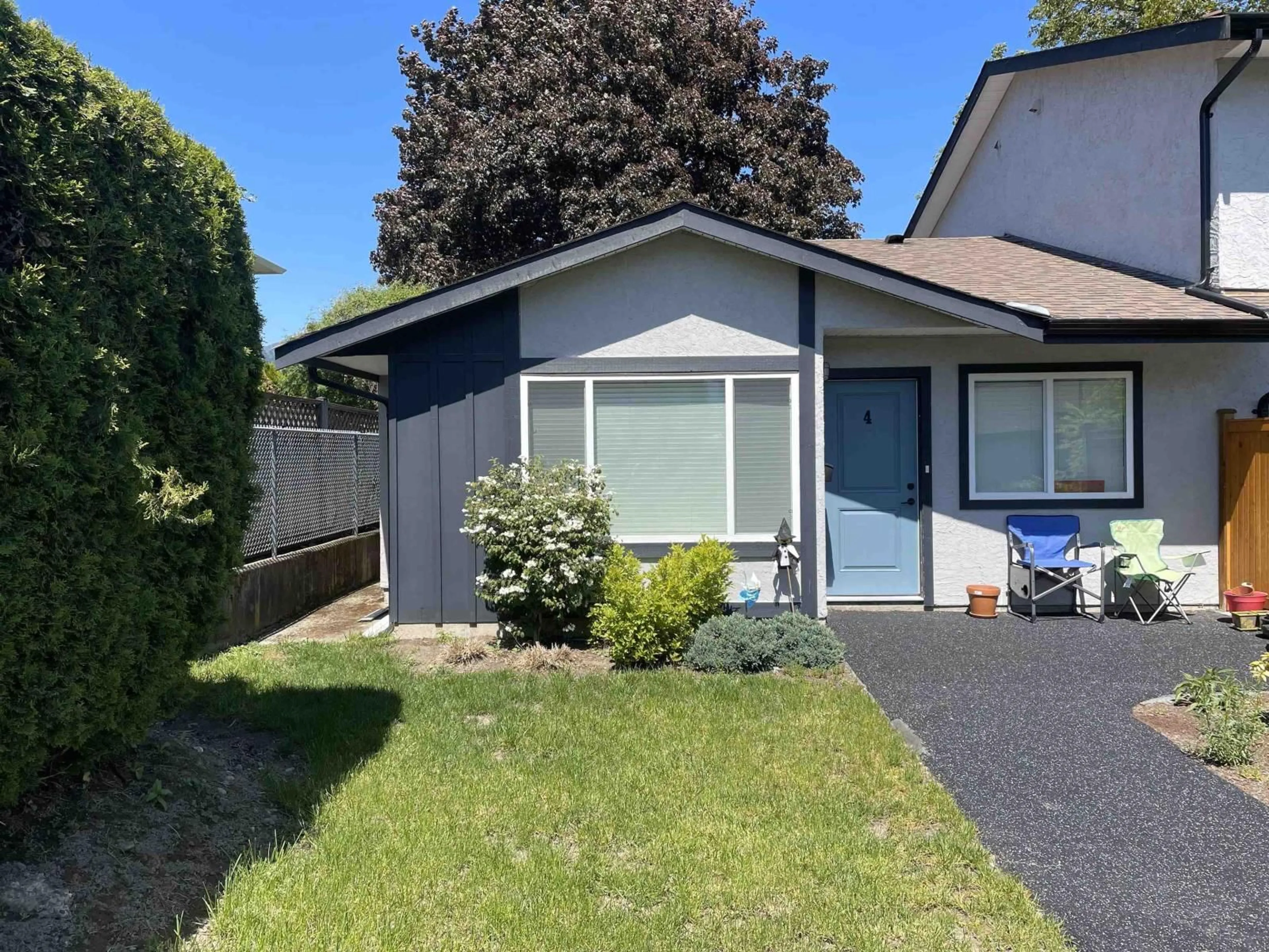 Frontside or backside of a home, cottage for 4 45927 LEWIS AVENUE, Chilliwack British Columbia V2P3C3