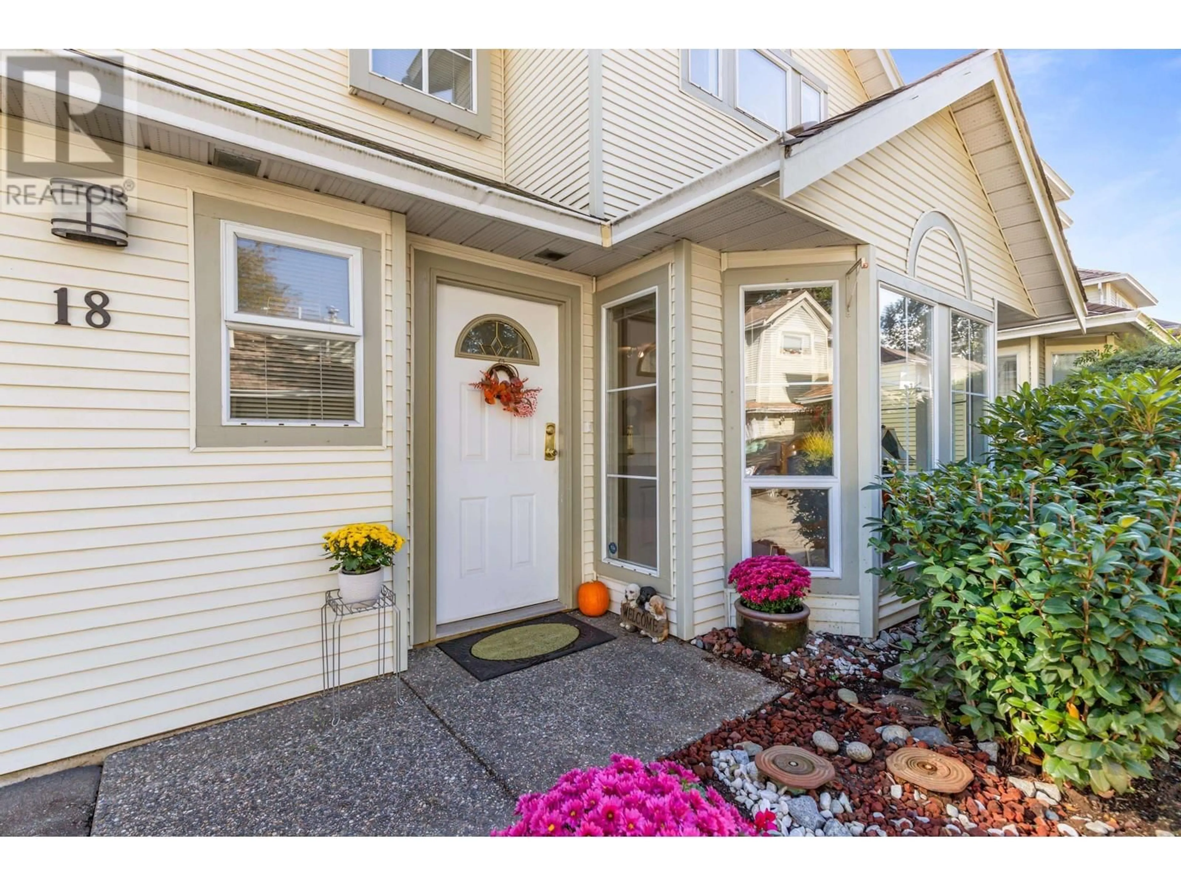 Indoor entryway for 18 18951 FORD ROAD, Pitt Meadows British Columbia V3Y2G5