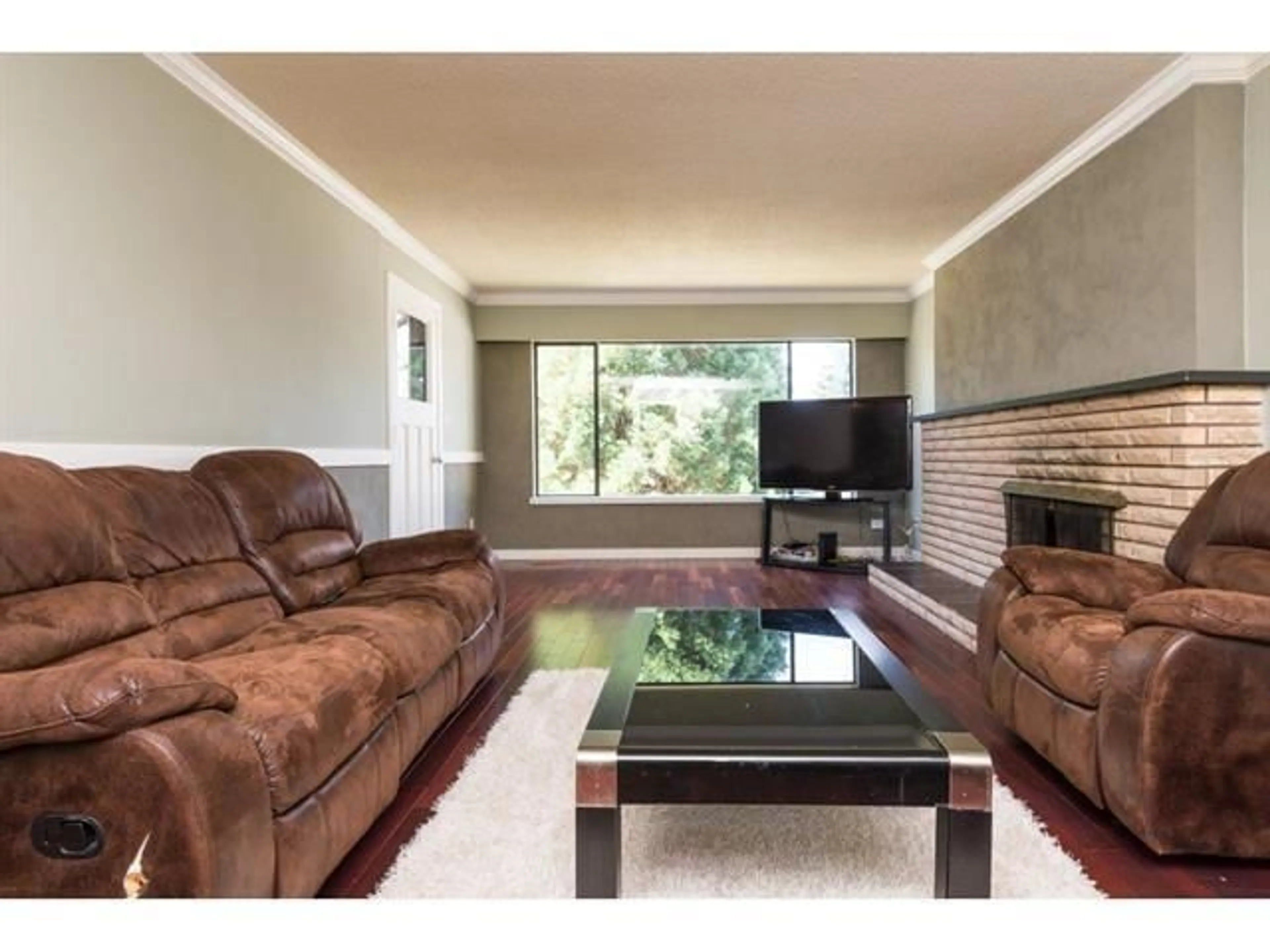 Living room, wood floors for 7902 115A STREET, Delta British Columbia V4C5R6