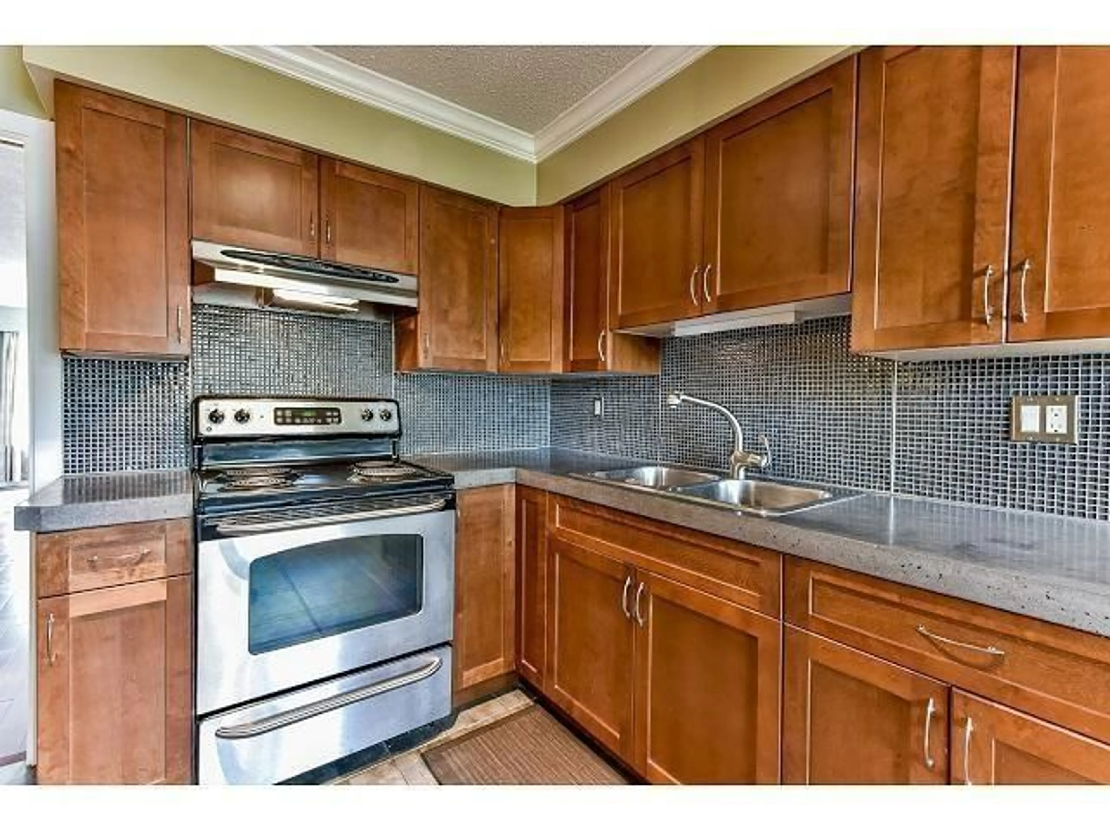 Standard kitchen for 7902 115A STREET, Delta British Columbia V4C5R6