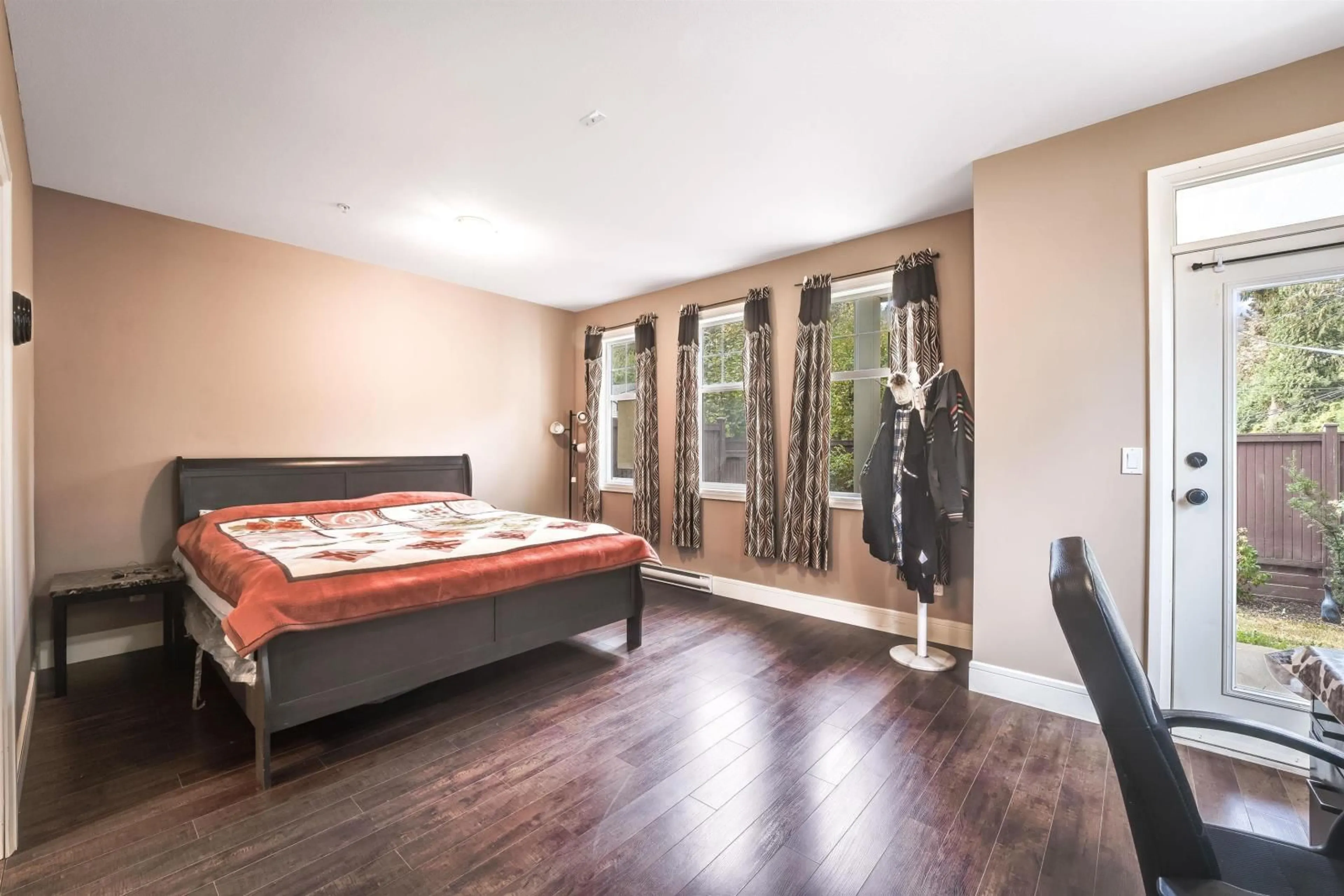 Bedroom with bed, wood/laminate floor for 1 - 45390 VEDDER MOUNTAIN ROAD, Chilliwack British Columbia V2R0P6