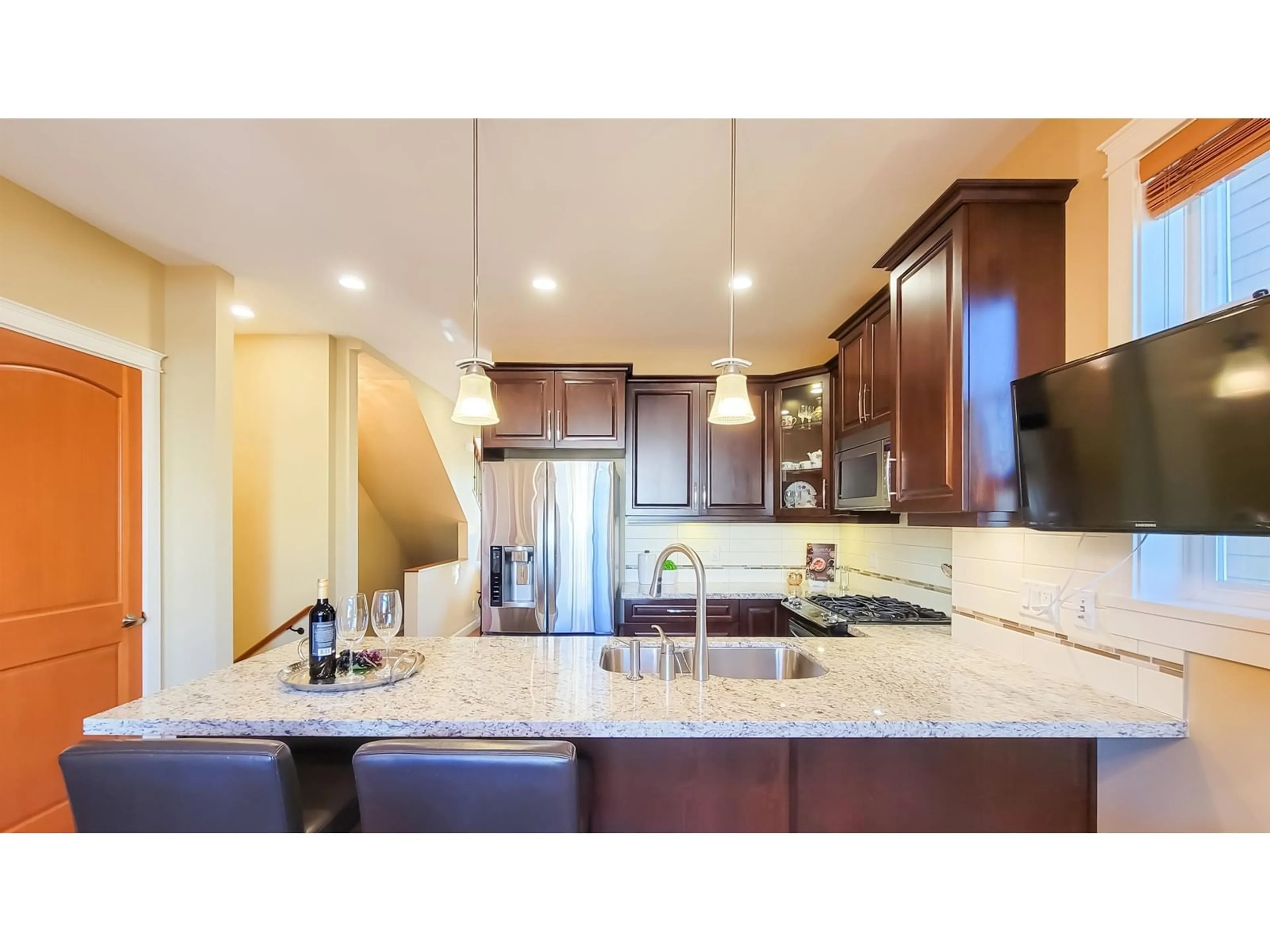 Open concept kitchen for 17 8068 207 STREET, Langley British Columbia V2Y0M9