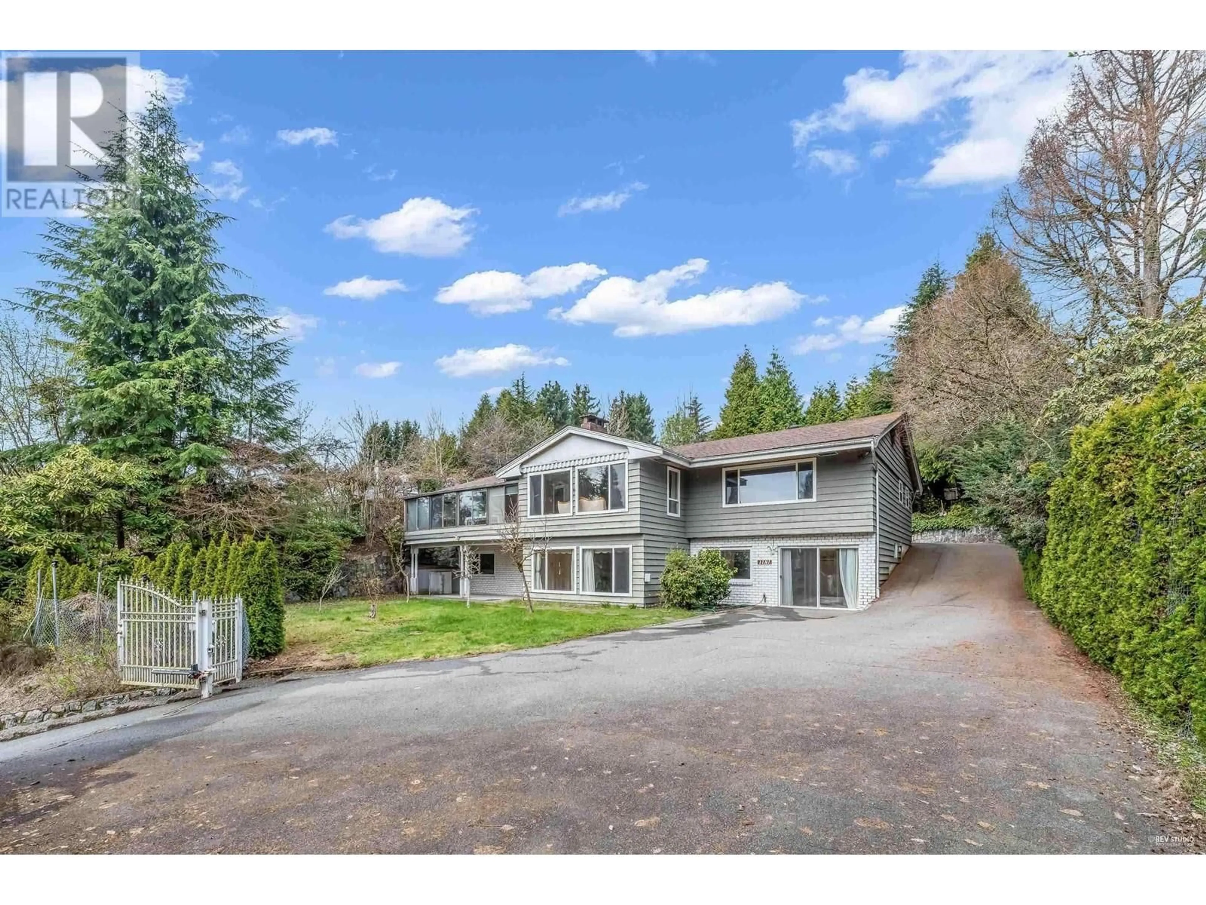 A pic from outside/outdoor area/front of a property/back of a property/a pic from drone, unknown for 1181 CHARTWELL DRIVE, West Vancouver British Columbia V7S2R1
