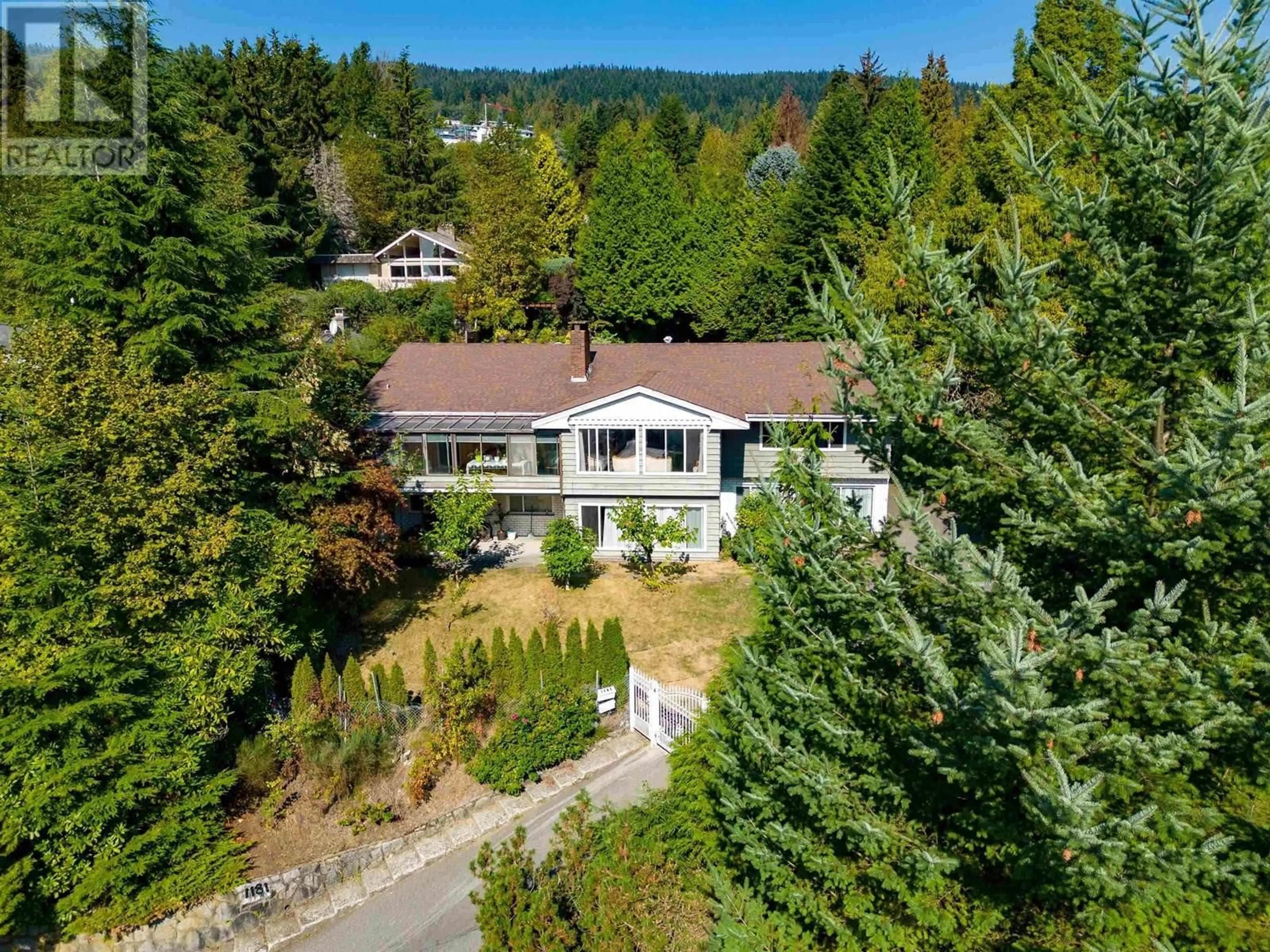 A pic from outside/outdoor area/front of a property/back of a property/a pic from drone, unknown for 1181 CHARTWELL DRIVE, West Vancouver British Columbia V7S2R1