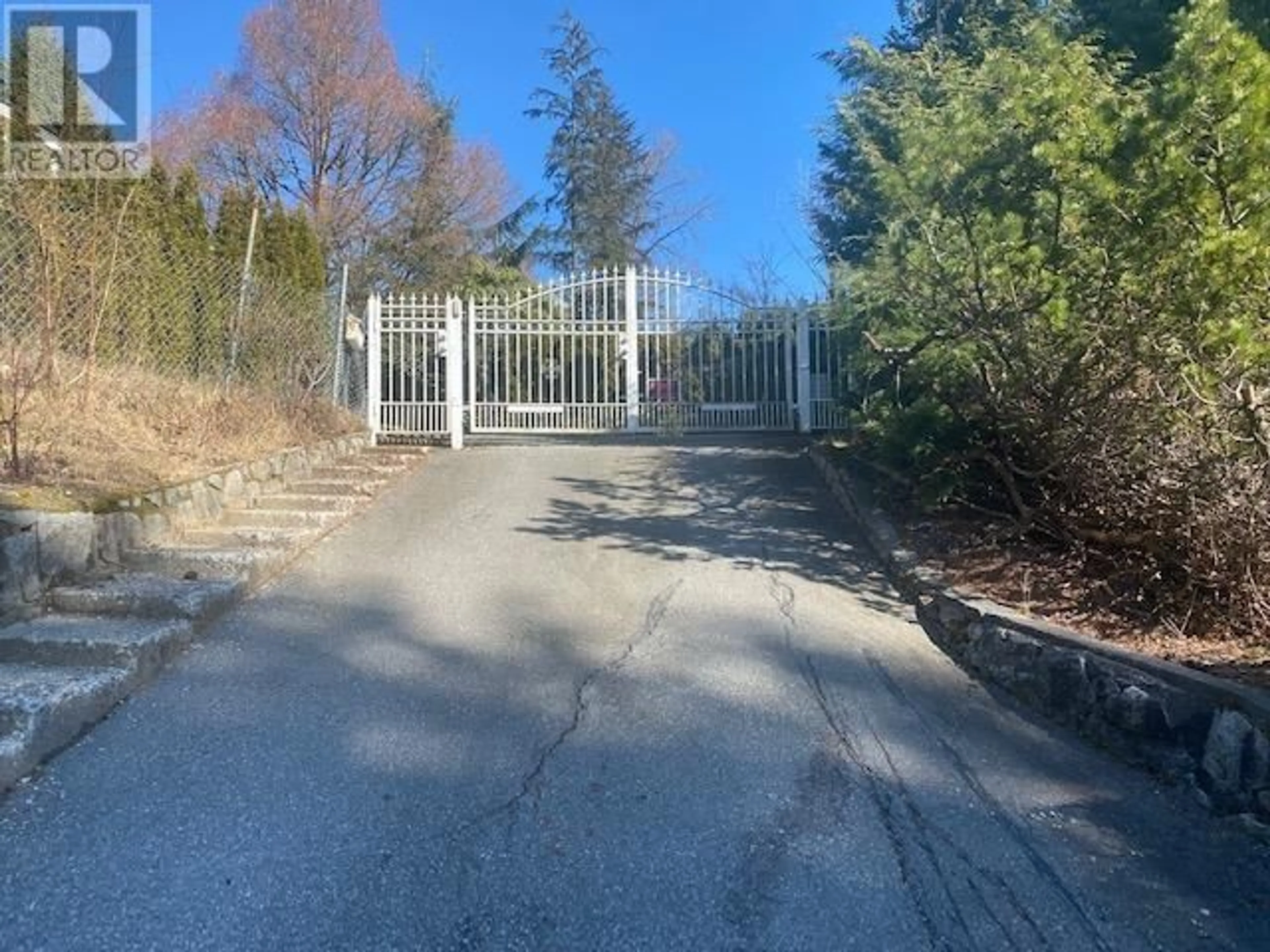 Parking for 1181 CHARTWELL DRIVE, West Vancouver British Columbia V7S2R1