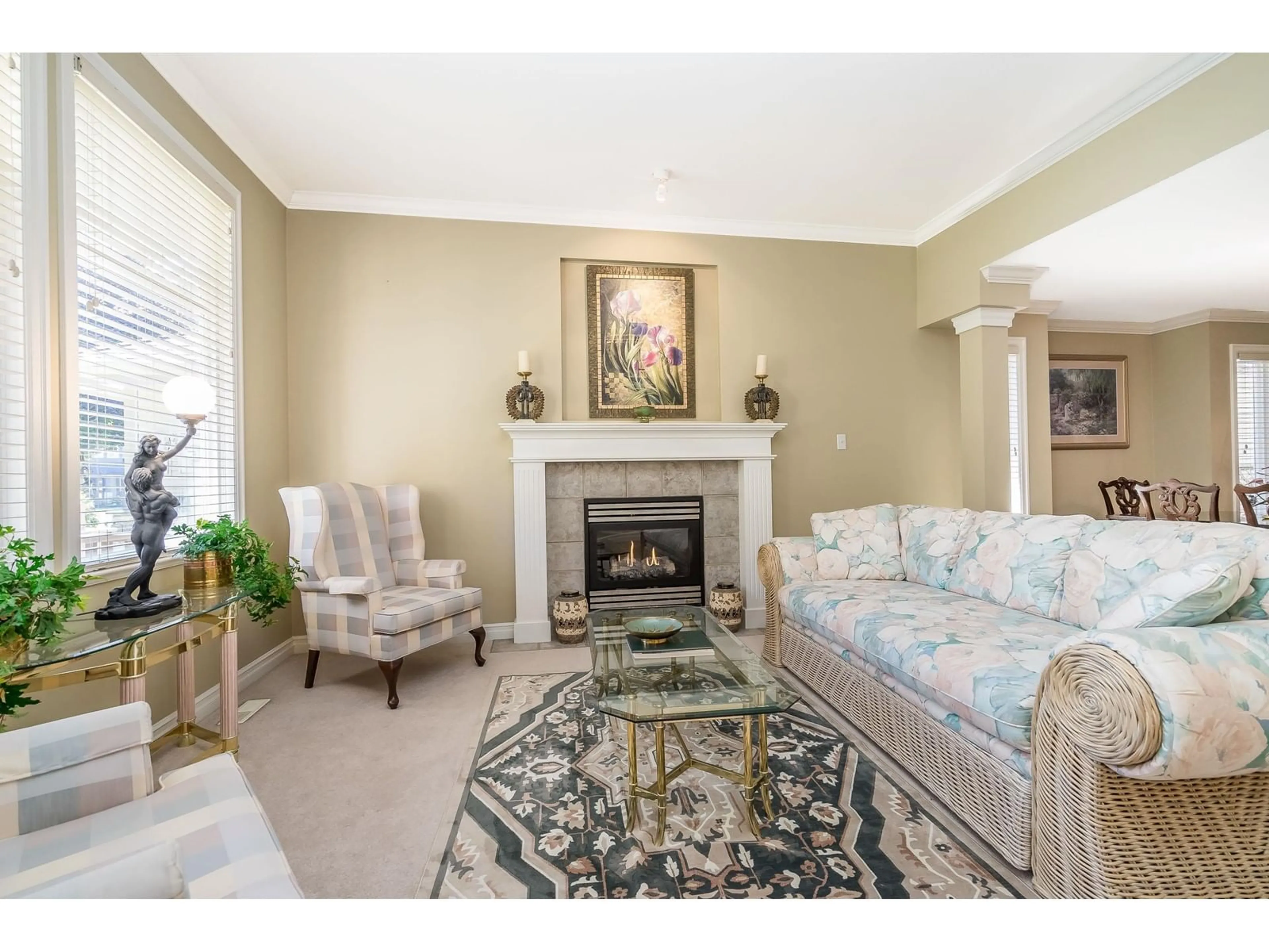 Living room, carpet floors for 9091 202B STREET, Langley British Columbia V1M4C1