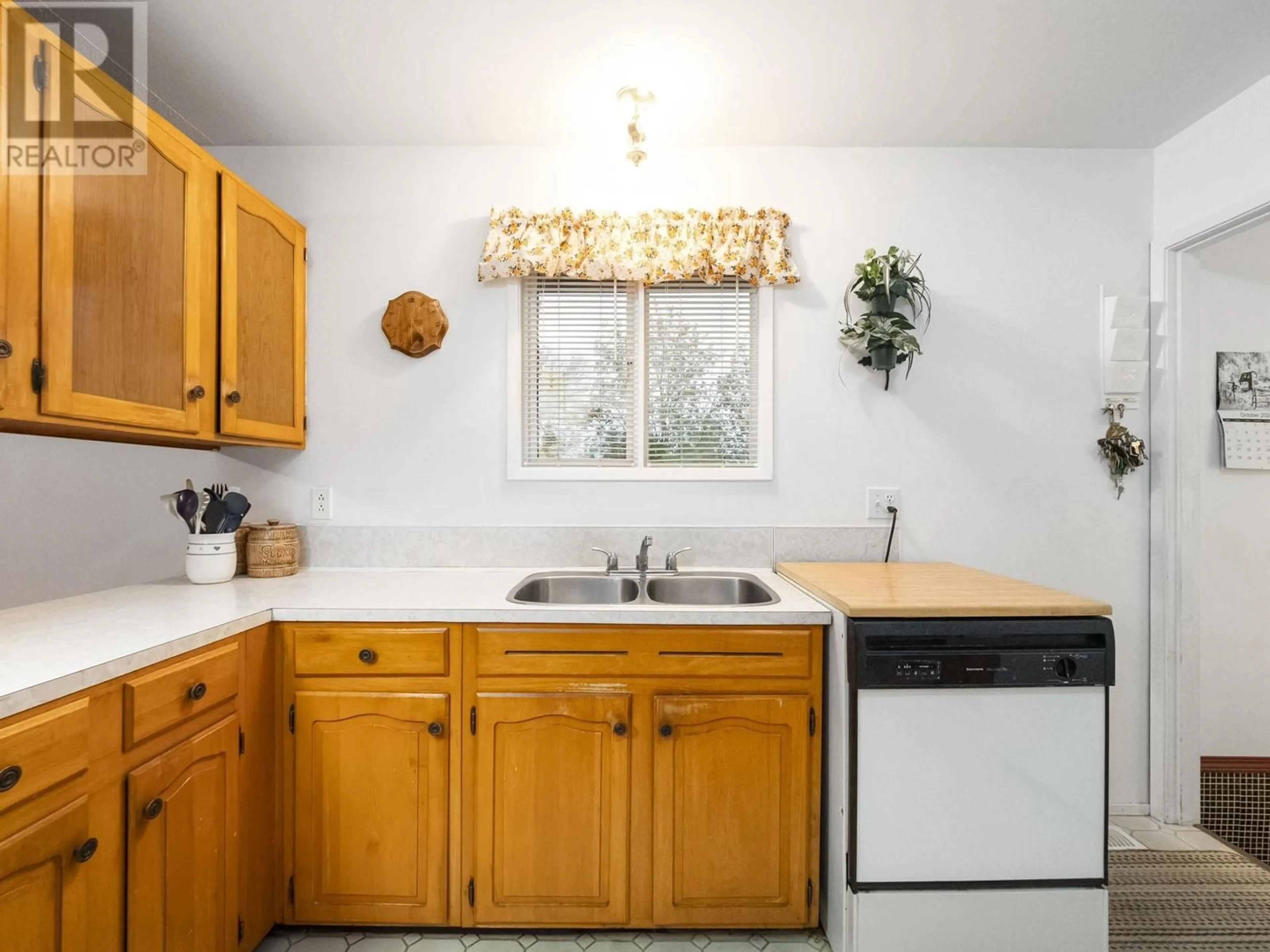 Standard kitchen, wood floors, cottage for 2585 EWERT CRESCENT, Prince George British Columbia V2M2S1