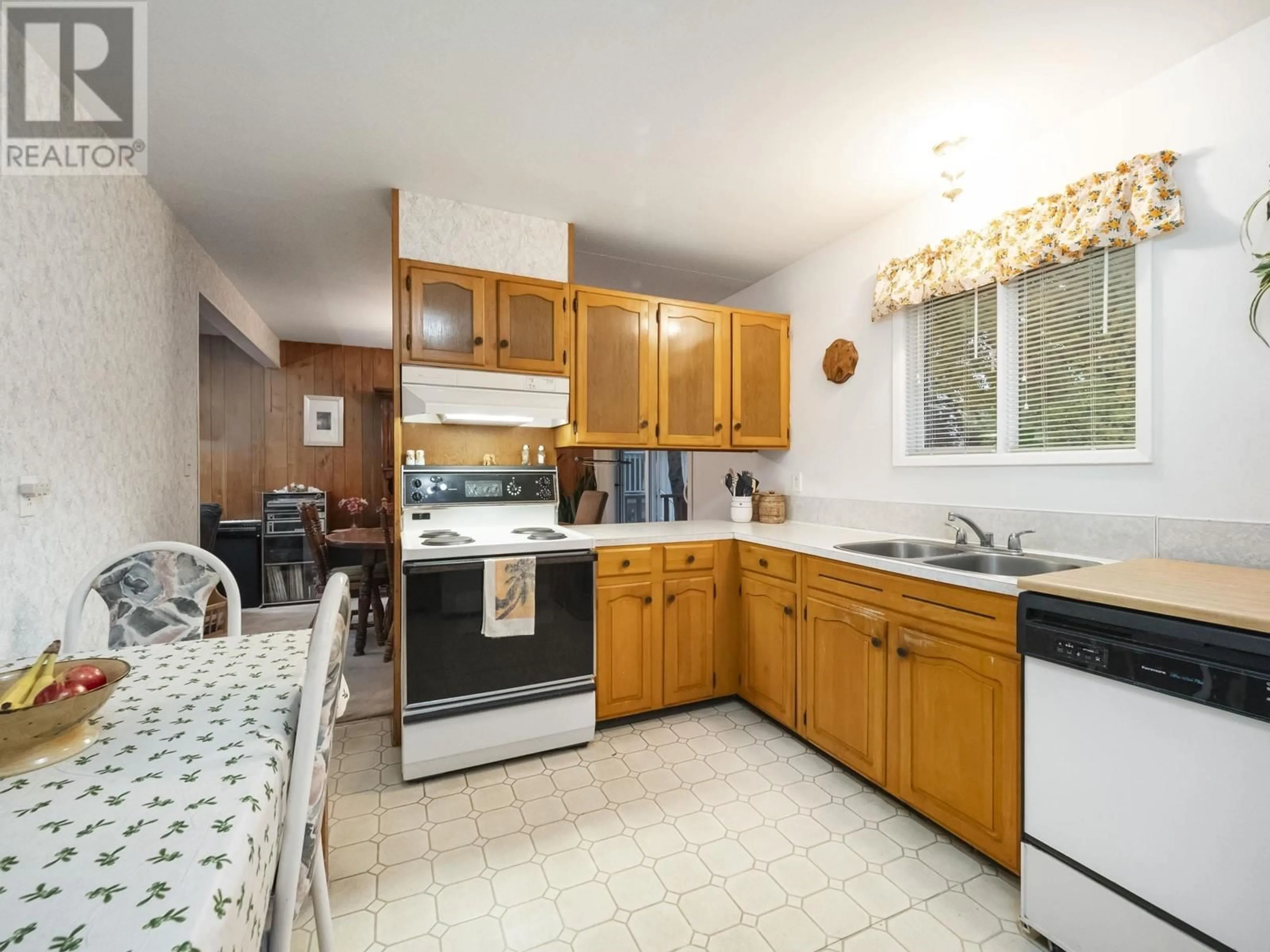 Kitchen, wood floors, cottage for 2585 EWERT CRESCENT, Prince George British Columbia V2M2S1