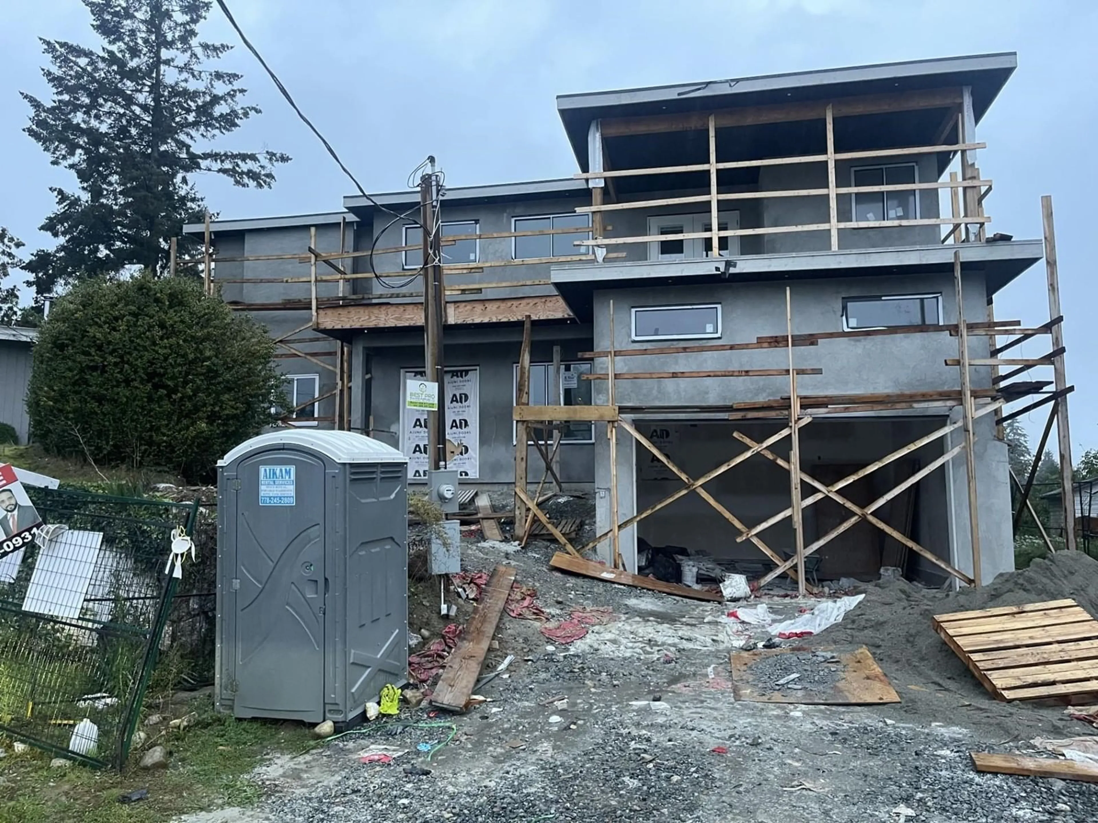 Frontside or backside of a home, the front or back of building for 31921 CASPER COURT, Abbotsford British Columbia V2T2J8