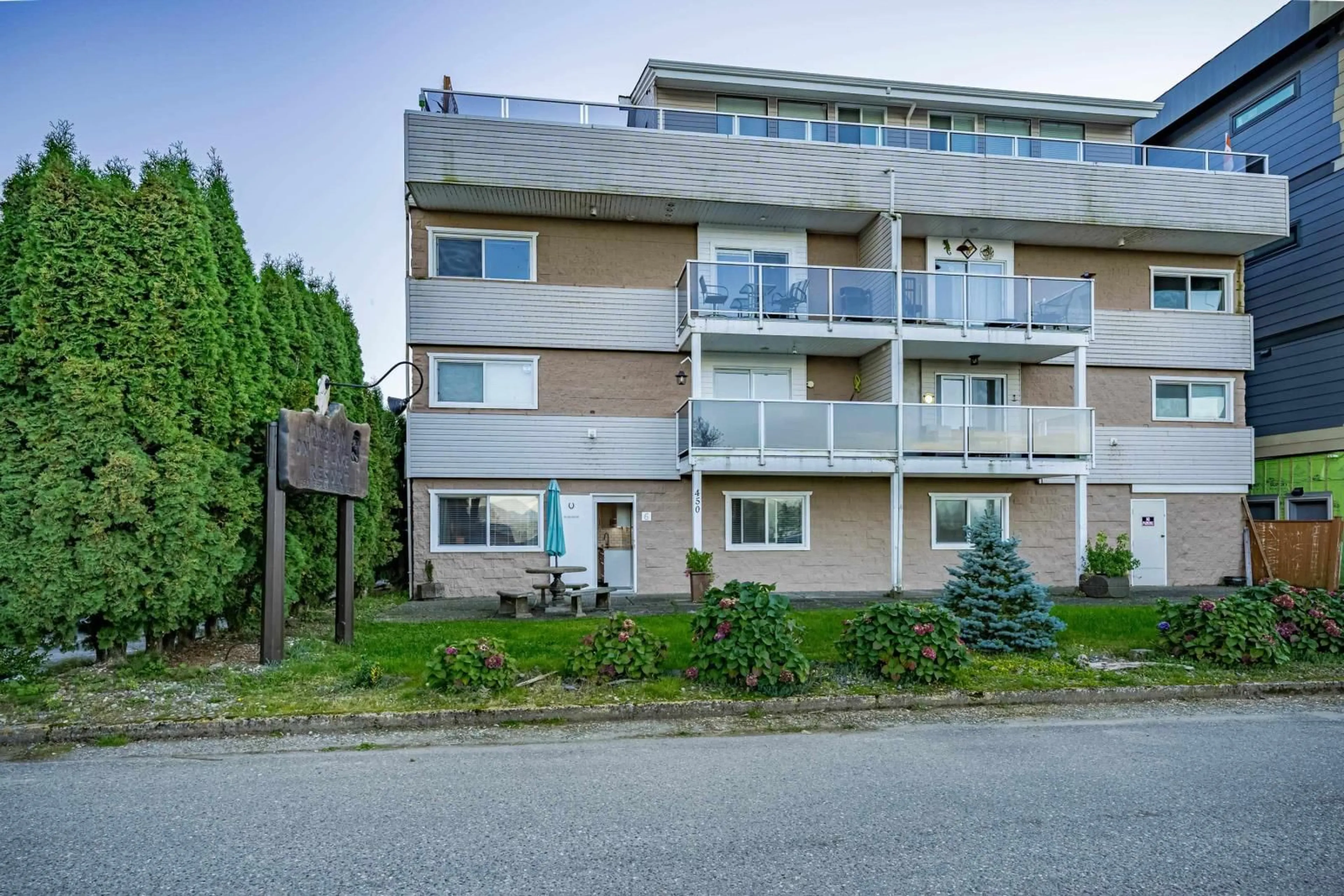 A pic from exterior of the house or condo, the street view for 6 450 ESPLANADE AVENUE, Harrison Hot Springs British Columbia V0M1K0