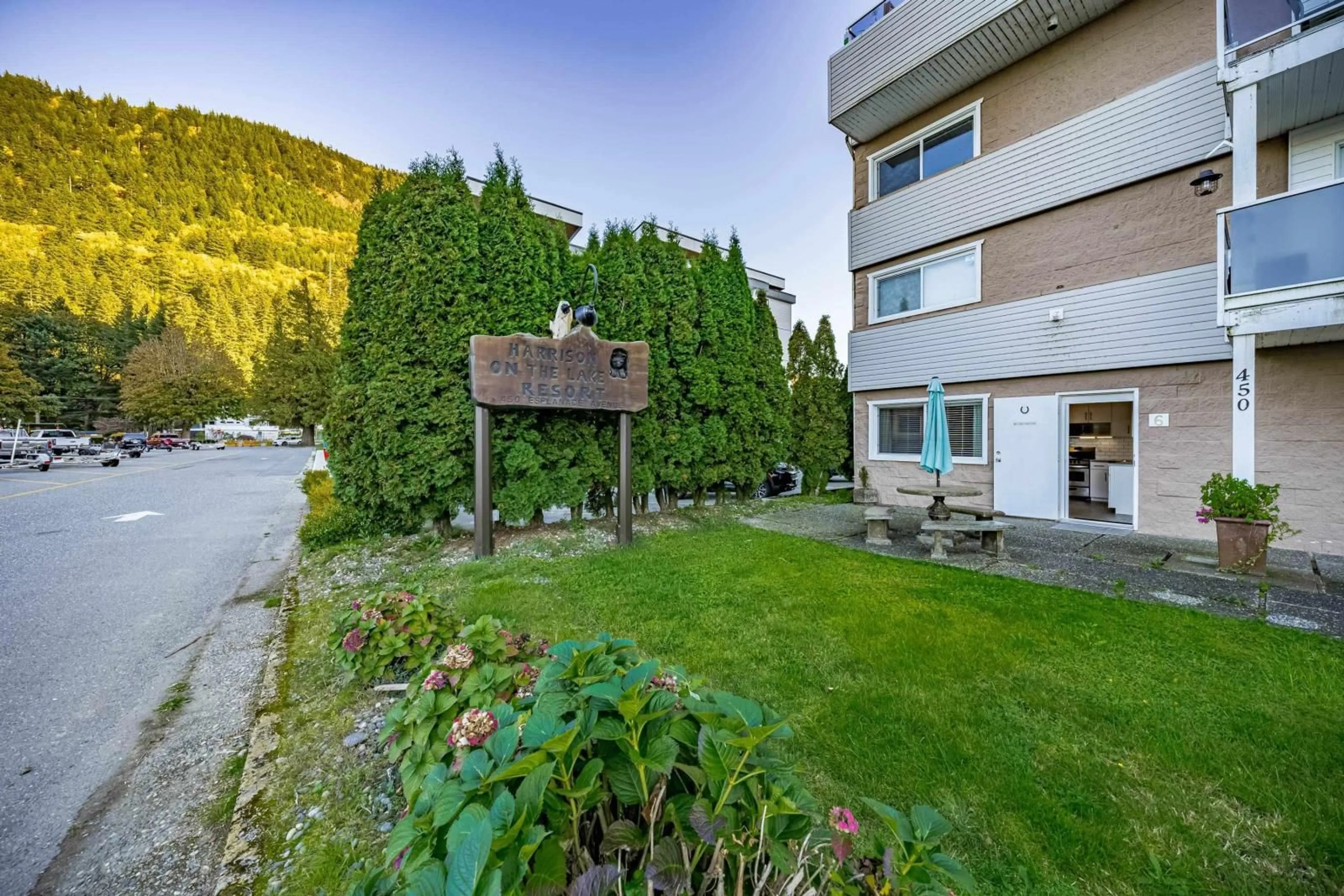 A pic from exterior of the house or condo, the fenced backyard for 6 450 ESPLANADE AVENUE, Harrison Hot Springs British Columbia V0M1K0